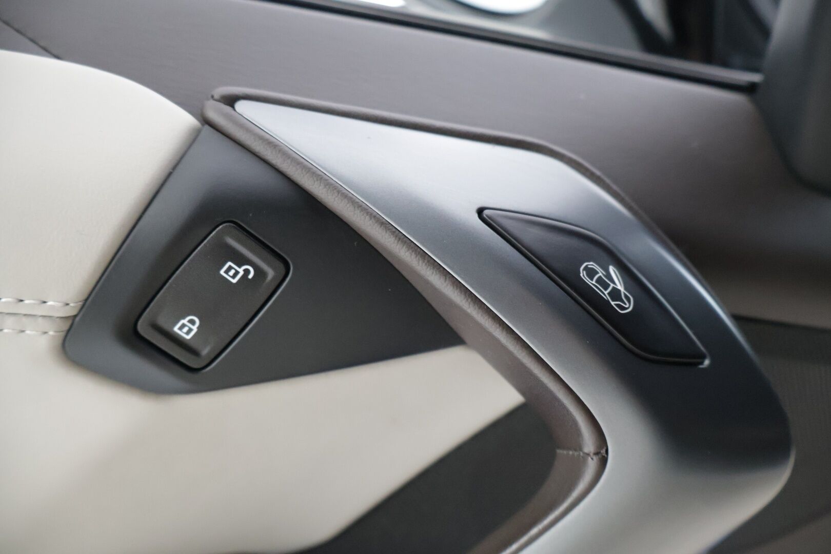 BMW i8 2018 Business Exclusive * Facelift / Laser-Ajovalot / Harman&Kardon / HUD / 360-Kamera * - 2,99 % KORKOTARJOUS TÄHÄN AUTOON - * Suomeen uutena myyty todella hyvin pidetty ja vähän ajettu yksilö! *