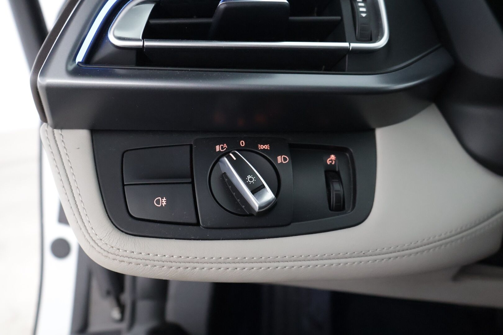 BMW i8 2018 Business Exclusive *Laser-Ajovalot / Harman&Kardon / HUD / 360-Kamera * - *Todella siisti Suomi-Auto! Jos etsit i8, niin tästä paremmaksi yksilö ei muutu!  *