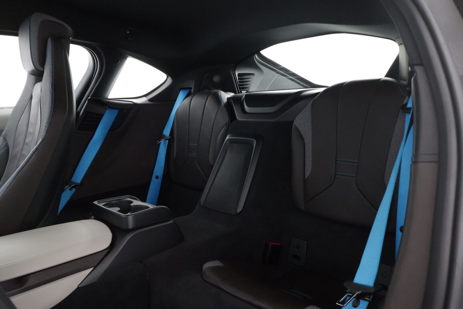 BMW i8 2018 Business Exclusive * Facelift / Laser-Ajovalot / Harman&Kardon / HUD / 360-Kamera * - 2,99 % KORKOTARJOUS TÄHÄN AUTOON - * Suomeen uutena myyty todella hyvin pidetty ja vähän ajettu yksilö! *