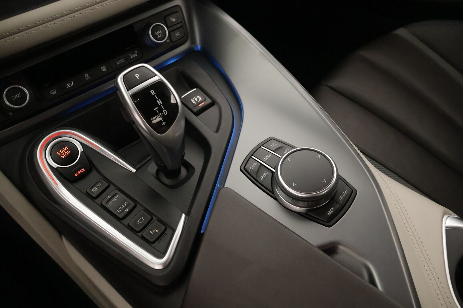 BMW i8 2018 Business Exclusive *Laser-Ajovalot / Harman&Kardon / HUD / 360-Kamera * - *Todella siisti Suomi-Auto! Jos etsit i8, niin tästä paremmaksi yksilö ei muutu!  *