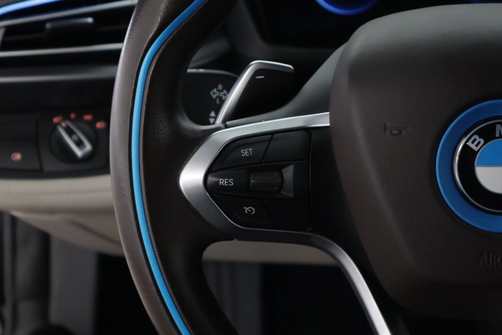 BMW i8 2018 Business Exclusive * Facelift / Laser-Ajovalot / Harman&Kardon / HUD / 360-Kamera * - 2,99 % KORKOTARJOUS TÄHÄN AUTOON - * Suomeen uutena myyty todella hyvin pidetty ja vähän ajettu yksilö! *