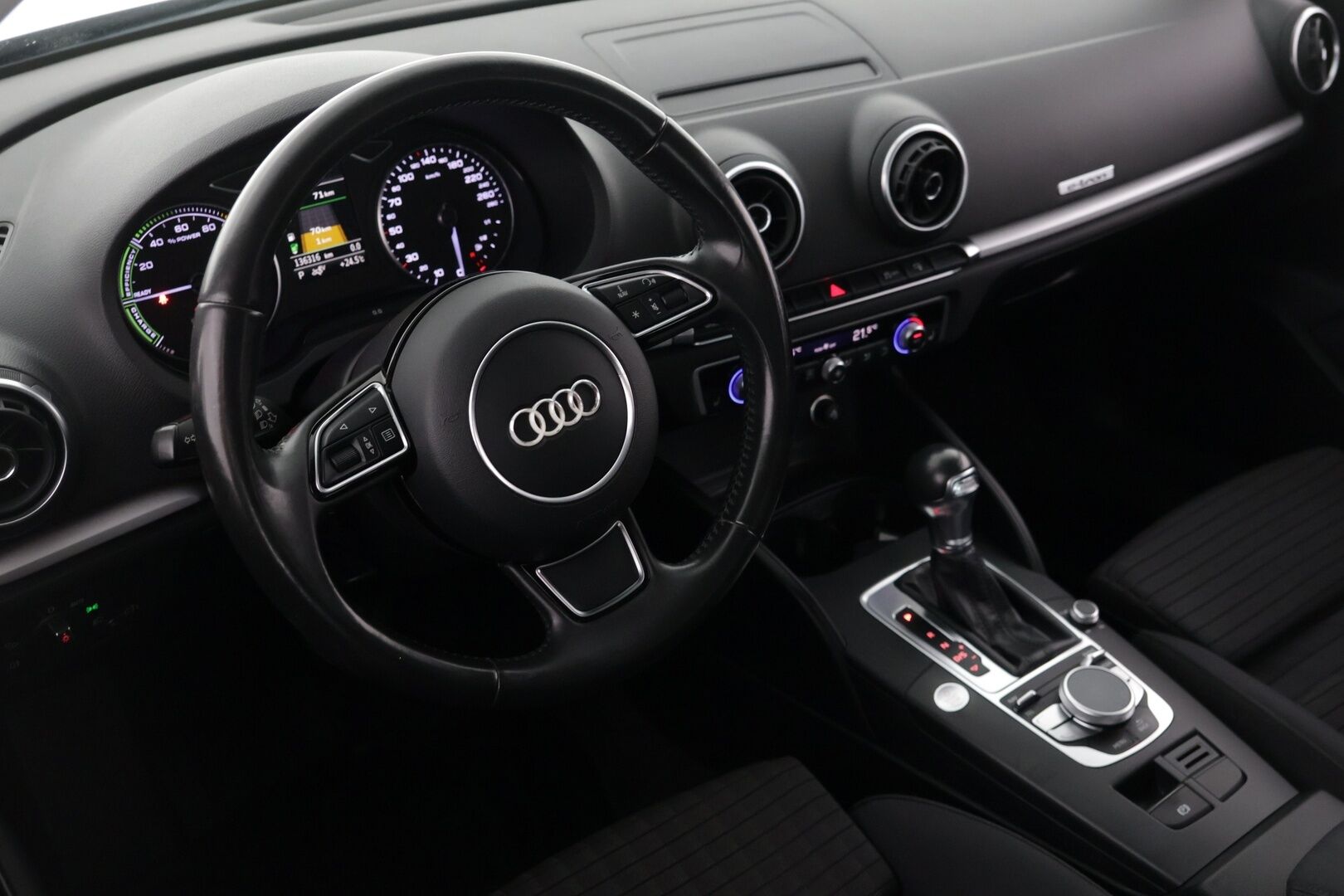 Audi A3 2015 Sportback Business Sport 1,4 TFSI e-tron S tronic - | Navi | P-Tutka | Sporttipenkit | Led-Ajovalot! |