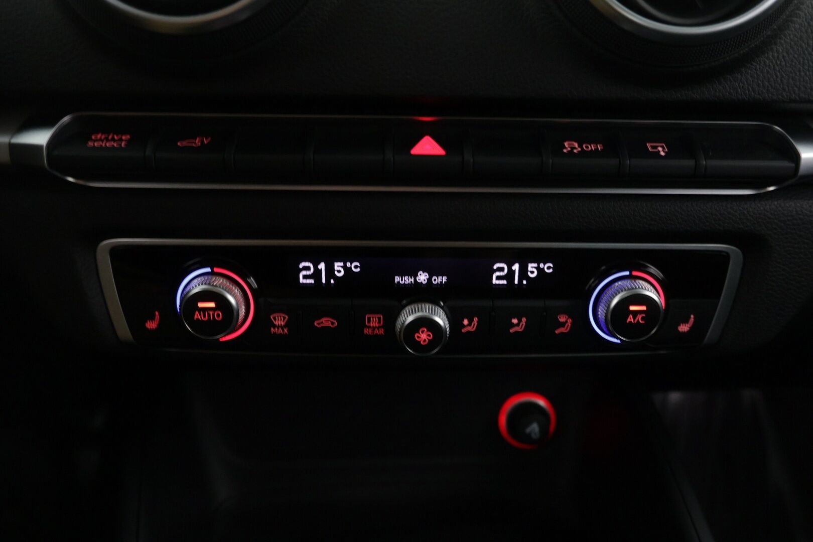 Audi A3 2015 Sportback Business Sport 1,4 TFSI e-tron S tronic - | Navi | P-Tutka | Sporttipenkit | Led-Ajovalot! |