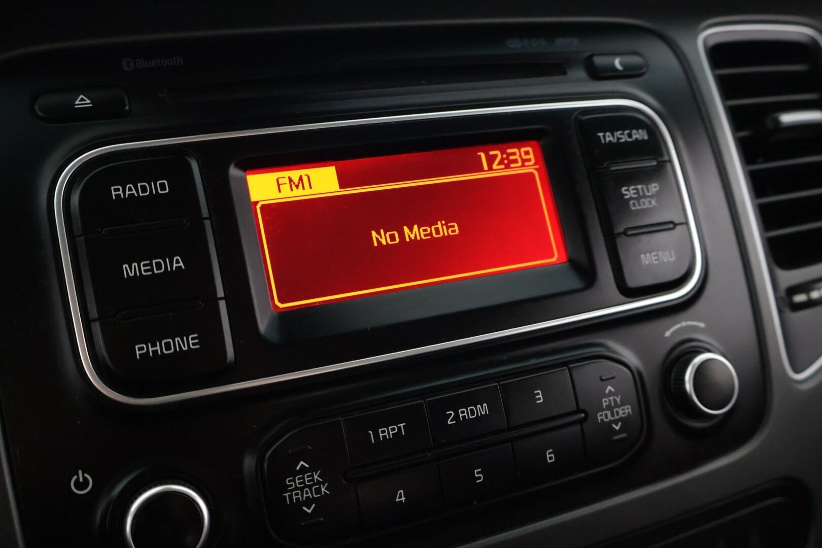 Kia Carens 2018 1,6 ISG LX EcoDynamics 7P - Vetokoukku | Vakkari | Tutka | Lohkolämmitin | Juuri huollettu | Kahdet renkaat | Loisto valinta 7-paikkaiselle - KORKO VAIN 3,99 %