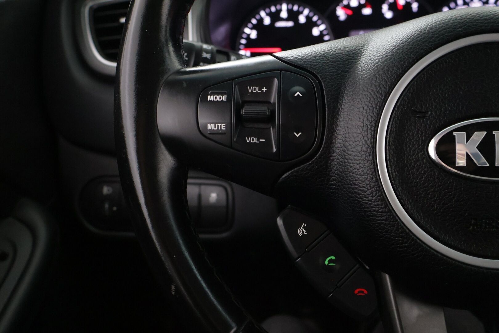 Kia Carens 2018 1,6 ISG LX EcoDynamics 7P - Vetokoukku | Vakkari | Tutka | Lohkolämmitin | Juuri huollettu | Kahdet renkaat | Loisto valinta 7-paikkaiselle - KORKO VAIN 3,99 %