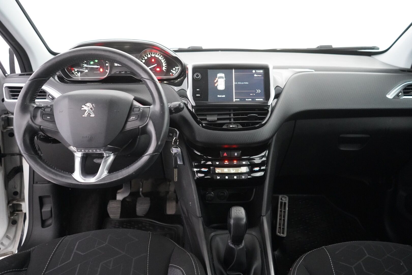 Peugeot 2008 2018 Motion VTi 82 - Myydään huutokaupat.com - Suomi-auto | Cruise | Lohkolämmitin sisäpistokkeella | Jakohihna vaihdettu 99tkm 