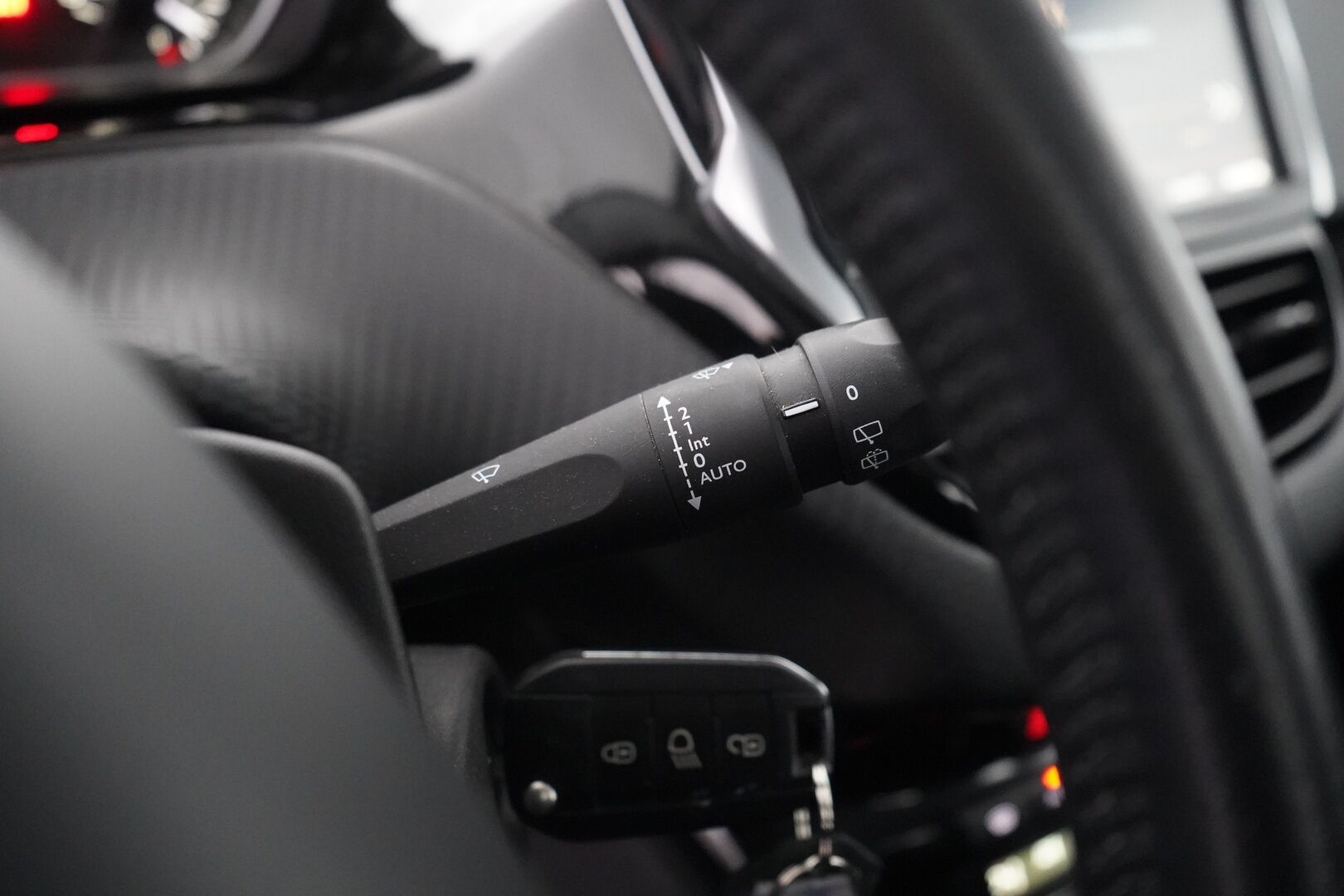 Peugeot 2008 2018 Motion VTi 82 - Myydään huutokaupat.com - Suomi-auto | Cruise | Lohkolämmitin sisäpistokkeella | Jakohihna vaihdettu 99tkm 