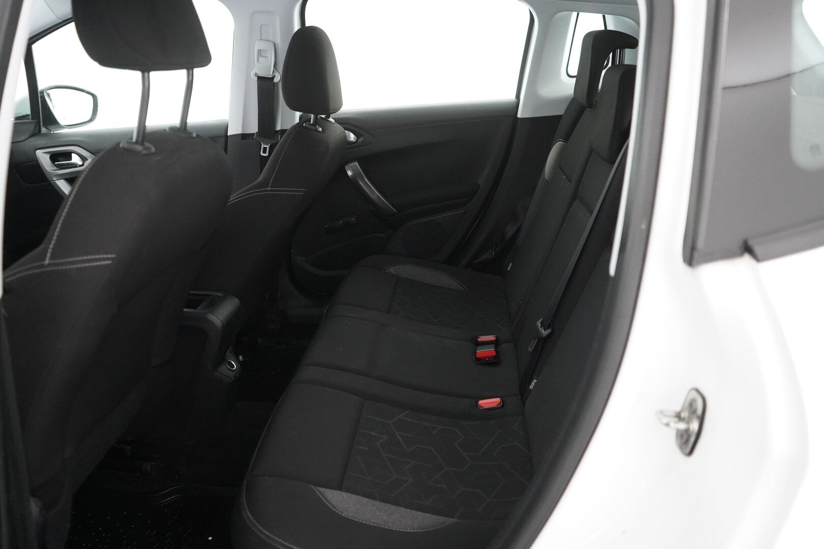Peugeot 2008 2018 Motion VTi 82 - Myydään huutokaupat.com - Suomi-auto | Cruise | Lohkolämmitin sisäpistokkeella | Jakohihna vaihdettu 99tkm 