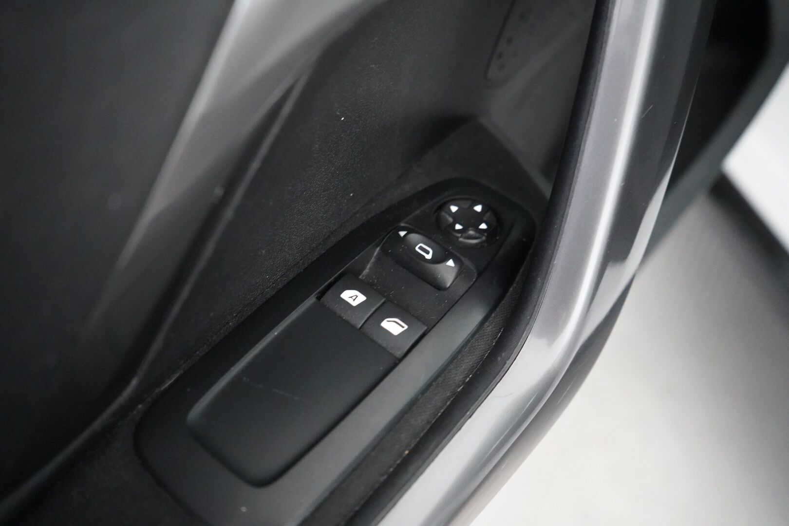 Peugeot 2008 2018 Motion VTi 82 - Myydään huutokaupat.com - Suomi-auto | Cruise | Lohkolämmitin sisäpistokkeella | Jakohihna vaihdettu 99tkm 
