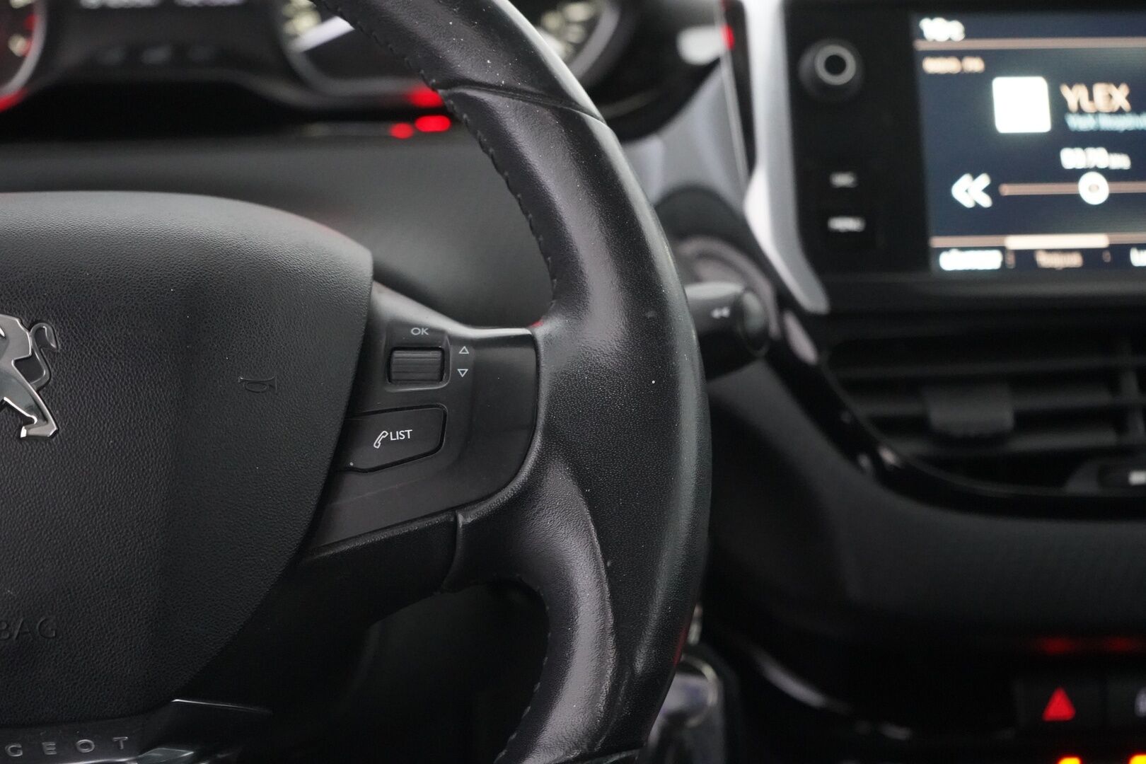 Peugeot 2008 2018 Motion VTi 82 - Myydään huutokaupat.com - Suomi-auto | Cruise | Lohkolämmitin sisäpistokkeella | Jakohihna vaihdettu 99tkm 