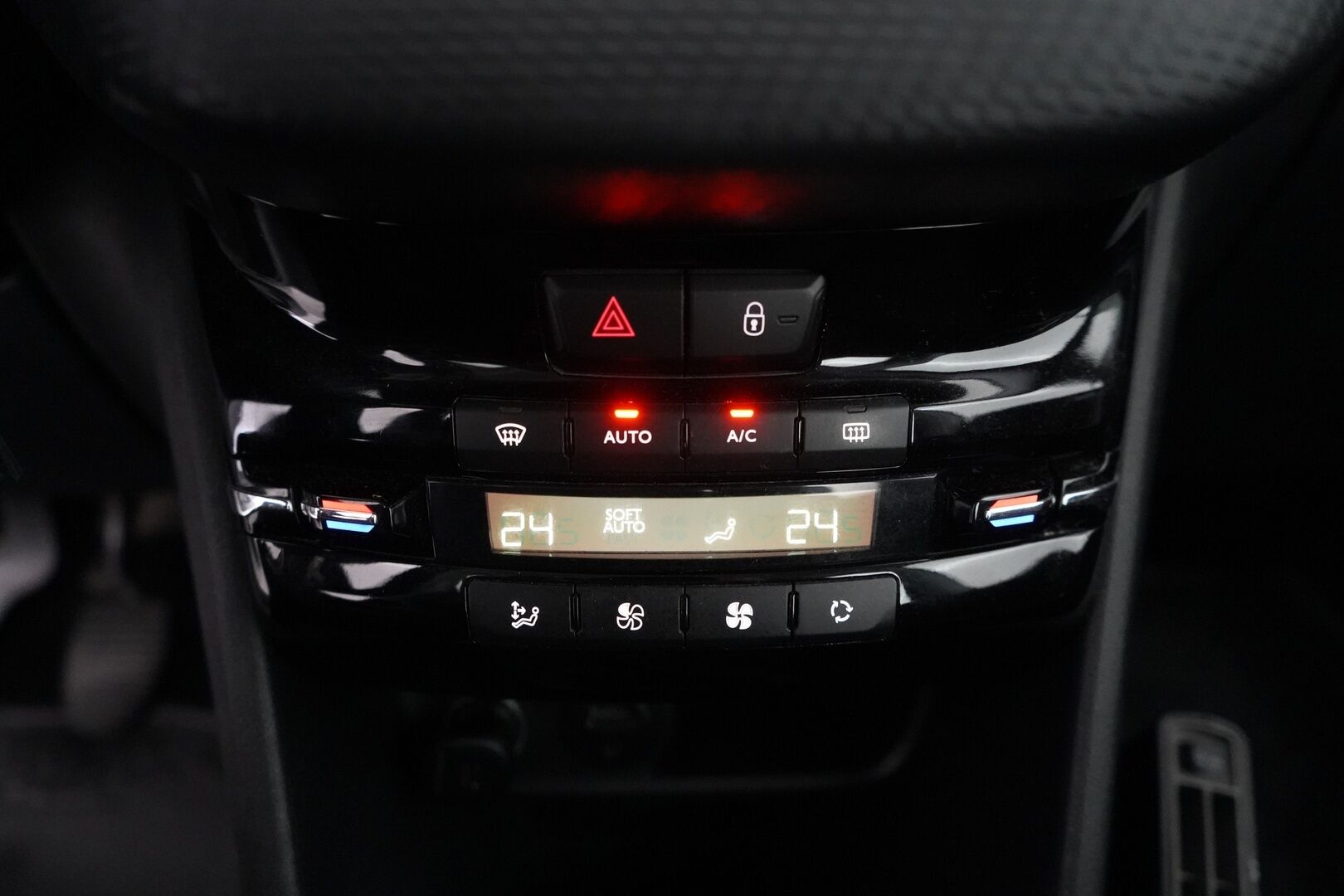 Peugeot 2008 2018 Motion VTi 82 - Myydään huutokaupat.com - Suomi-auto | Cruise | Lohkolämmitin sisäpistokkeella | Jakohihna vaihdettu 99tkm 