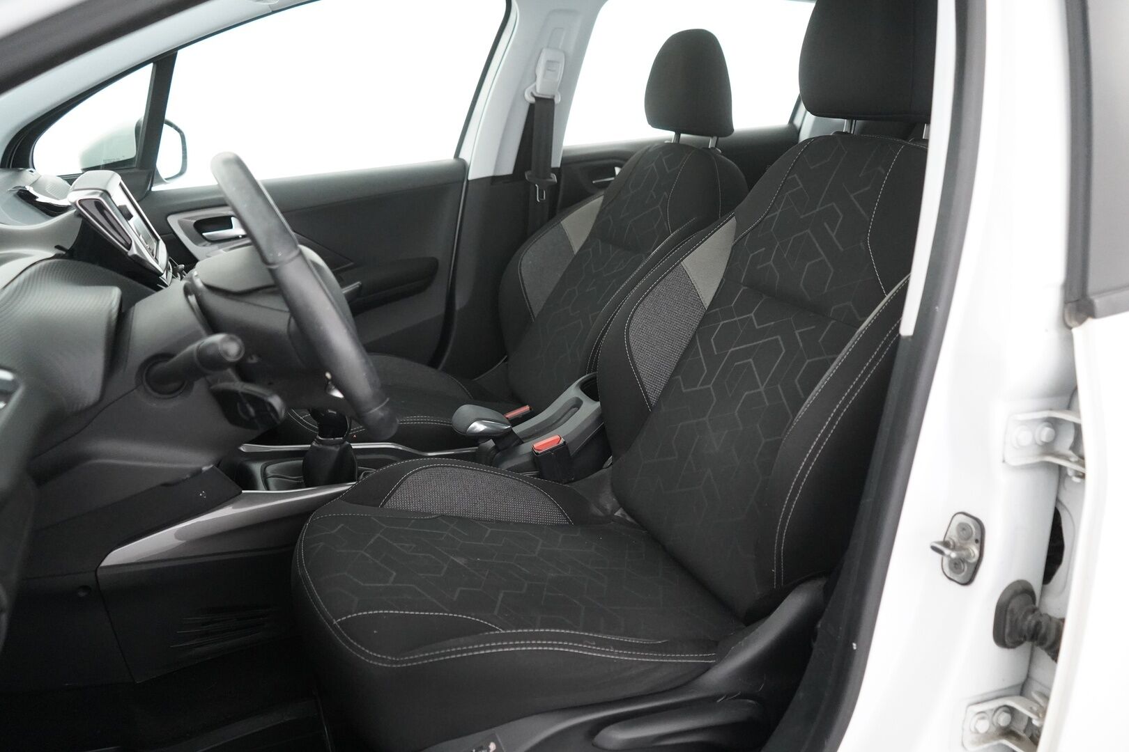 Peugeot 2008 2018 Motion VTi 82 - Myydään huutokaupat.com - Suomi-auto | Cruise | Lohkolämmitin sisäpistokkeella | Jakohihna vaihdettu 99tkm 