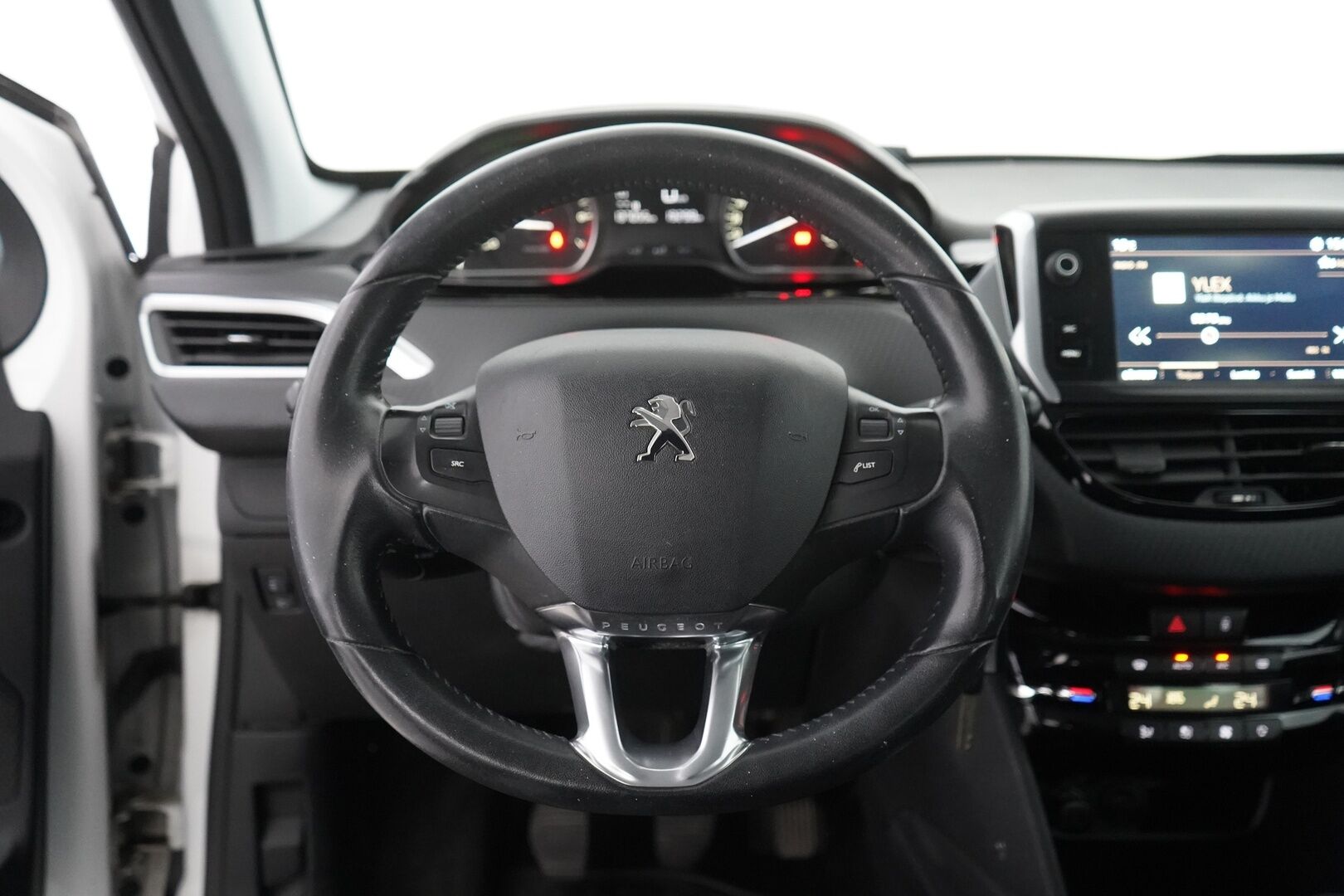 Peugeot 2008 2018 Motion VTi 82 - Myydään huutokaupat.com - Suomi-auto | Cruise | Lohkolämmitin sisäpistokkeella | Jakohihna vaihdettu 99tkm 