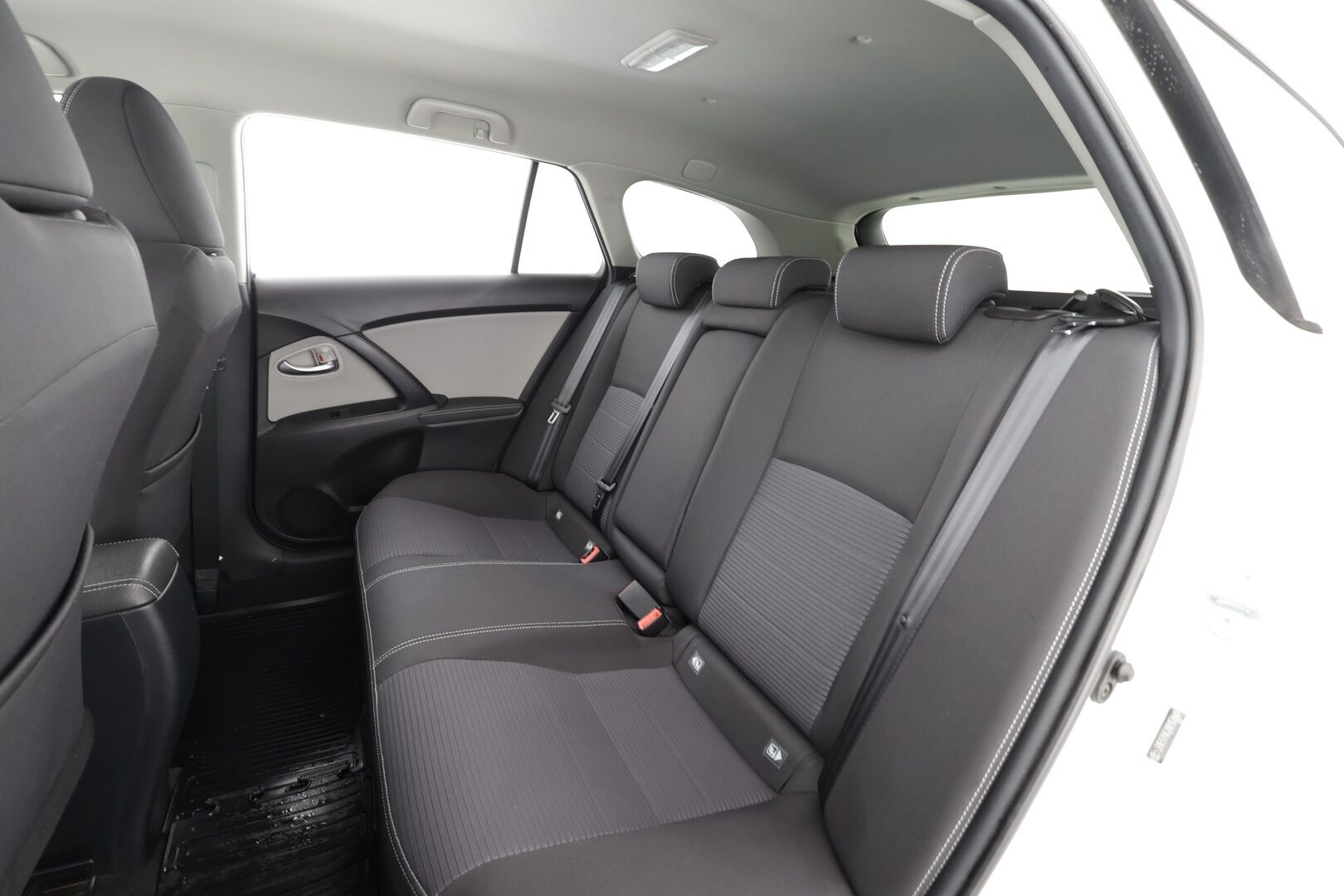 Toyota Avensis 2018 1,8 Valvematic Active Edition Touring Sports Multidrive S / Vakkari / Peruutuskamera / Lohkolämmitin / TULOSSA //