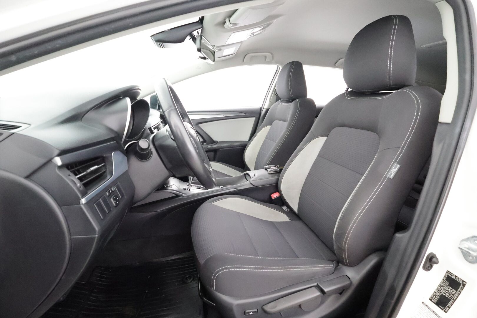 Toyota Avensis 2018 1,8 Valvematic Active Edition Touring Sports Multidrive S / Vakkari / Peruutuskamera / Lohkolämmitin / TULOSSA //