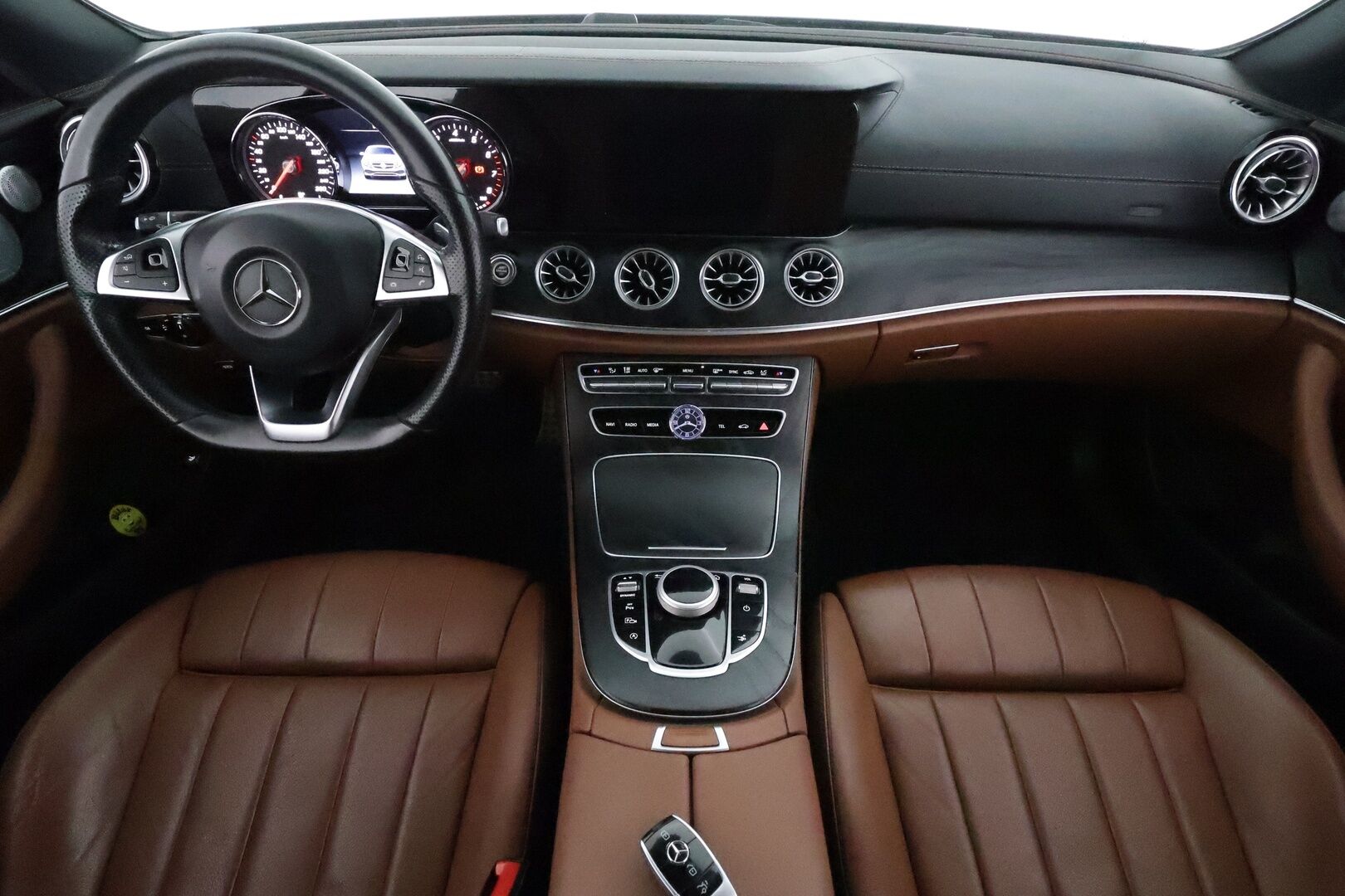 Mercedes-Benz E 2018 200 A Coupé Business AMG **Vakkari / ILS-LED / Burmester / P.kamera / Ruskeat nahat / KeylessGo** - 3,99 % KORKOTARJOUS TÄHÄN AUTOON 31.8. ASTI! - Suomi-auto / Kahdet renkaat aluvanteilla / Sähköluukku / Navi
