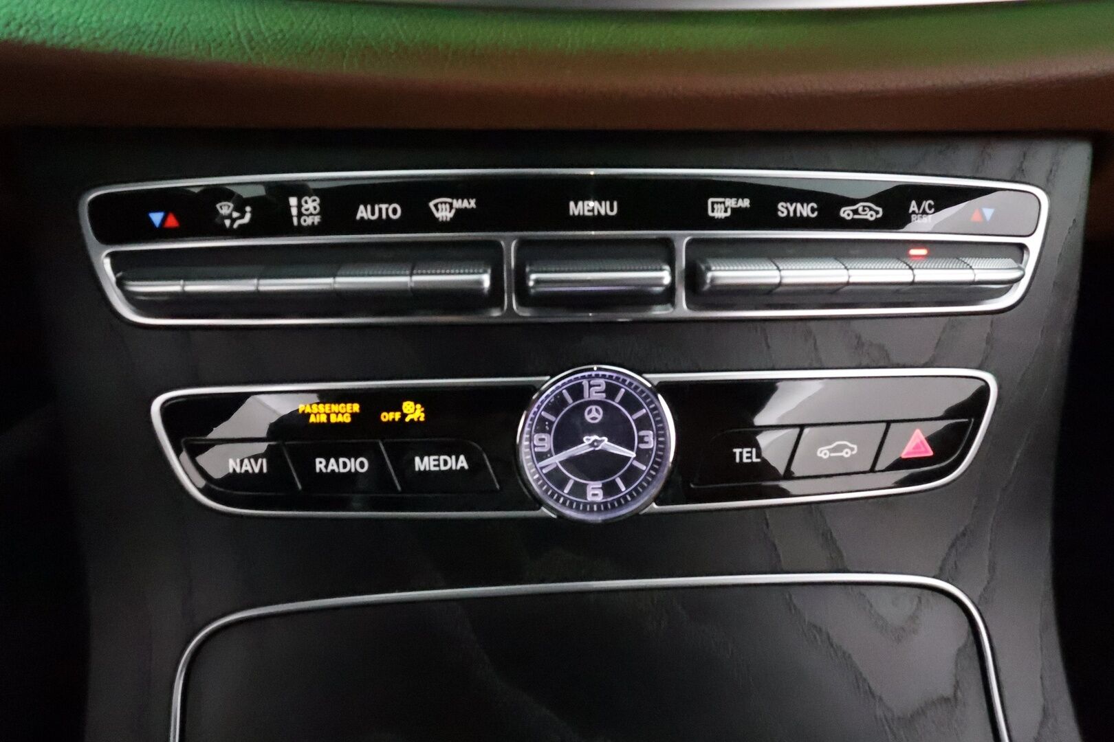 Mercedes-Benz E 2018 200 A Coupé Business AMG **Vakkari / ILS-LED / Burmester / P.kamera / Ruskeat nahat / KeylessGo** - 3,99 % KORKOTARJOUS TÄHÄN AUTOON 31.8. ASTI! - Suomi-auto / Kahdet renkaat aluvanteilla / Sähköluukku / Navi