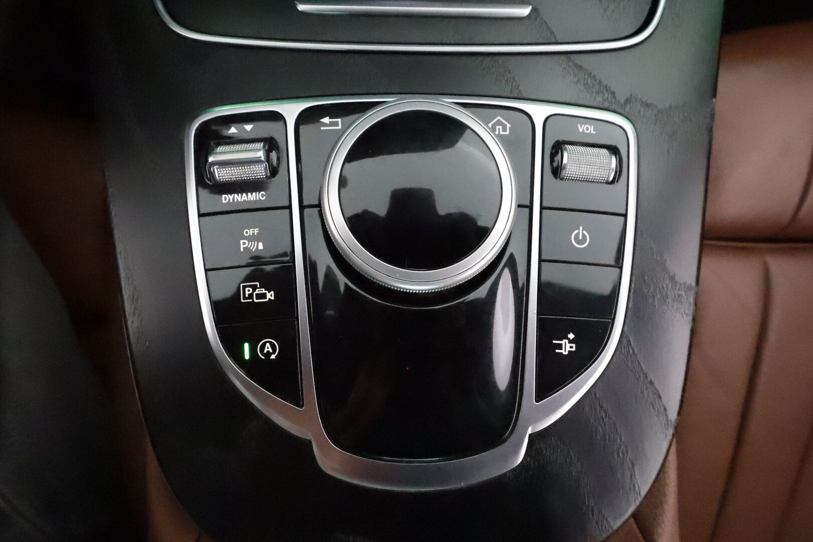 Mercedes-Benz E 2018 200 A Coupé Business AMG **Vakkari / ILS-LED / Burmester / P.kamera / Ruskeat nahat / KeylessGo** - 3,99 % KORKOTARJOUS TÄHÄN AUTOON 31.8. ASTI! - Suomi-auto / Kahdet renkaat aluvanteilla / Sähköluukku / Navi