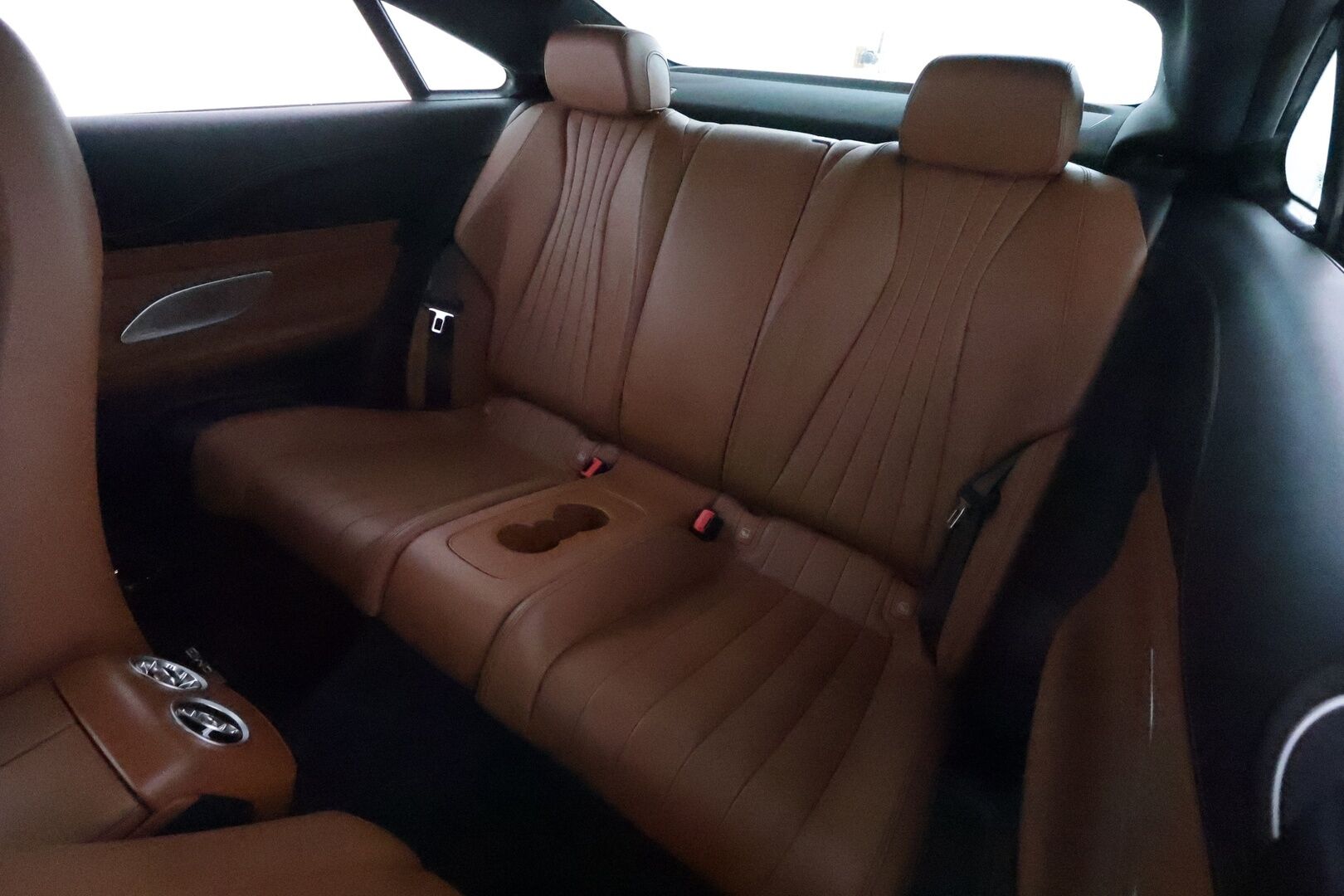 Mercedes-Benz E 2018 200 A Coupé Business AMG **Vakkari / ILS-LED / Burmester / P.kamera / Ruskeat nahat / KeylessGo** - 3,99 % KORKOTARJOUS TÄHÄN AUTOON 31.8. ASTI! - Suomi-auto / Kahdet renkaat aluvanteilla / Sähköluukku / Navi