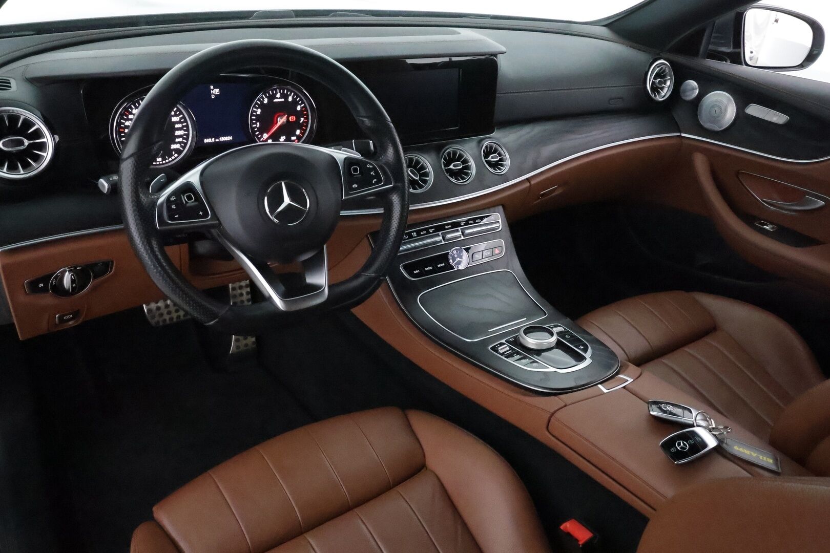 Mercedes-Benz E 2018 200 A Coupé Business AMG **Vakkari / ILS-LED / Burmester / P.kamera / Ruskeat nahat / KeylessGo** - 3,99 % KORKOTARJOUS TÄHÄN AUTOON 31.8. ASTI! - Suomi-auto / Kahdet renkaat aluvanteilla / Sähköluukku / Navi