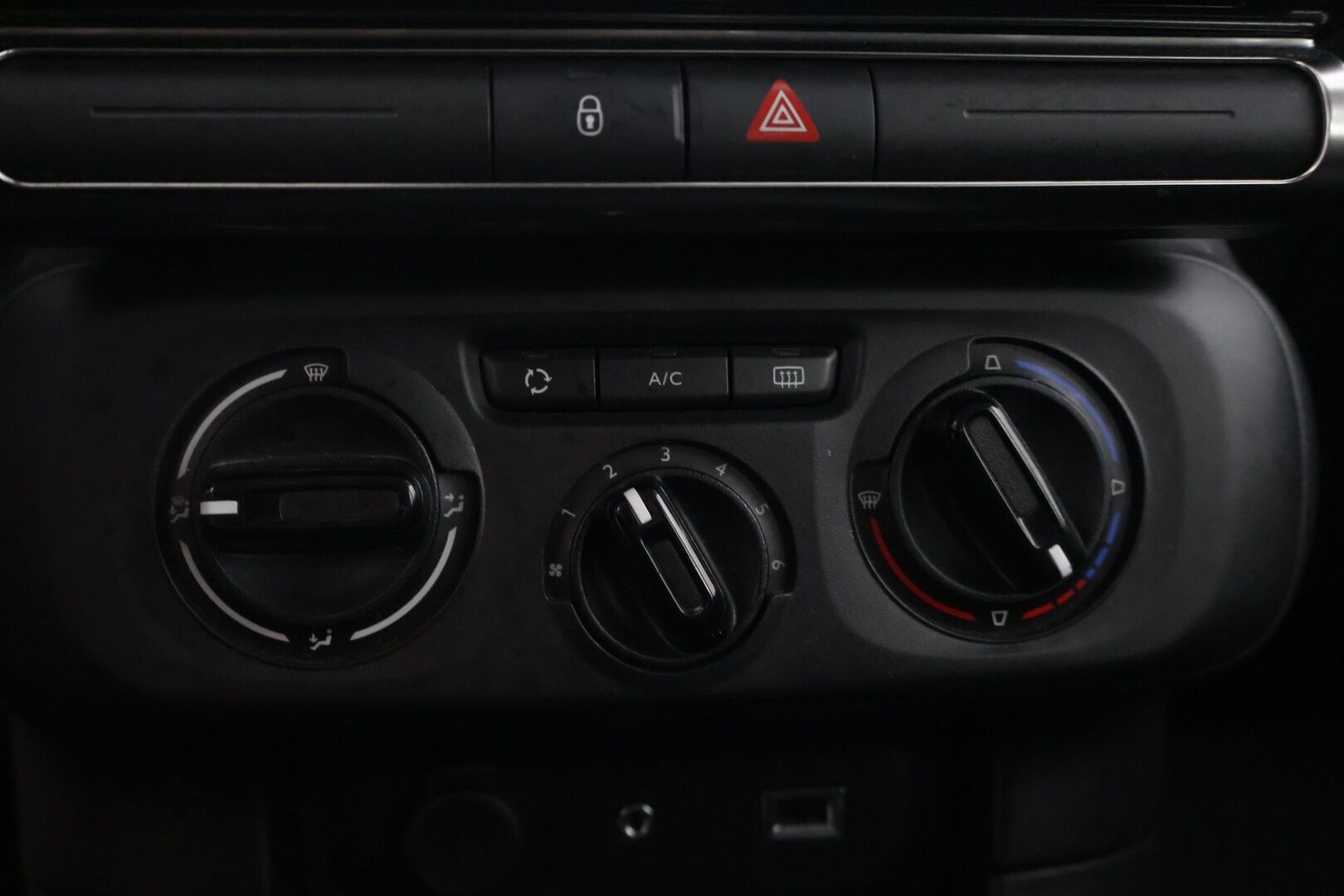 Citroen C3 2018 PureTech 82 Feel - | 1-om. Suomi-auto | Vakionopeudensäädin | Lane Assist | Bluetooth | LED | Kahdet Michelinin renkaat! | Jakohihna vaihdettu 47tkm kohdalla! |