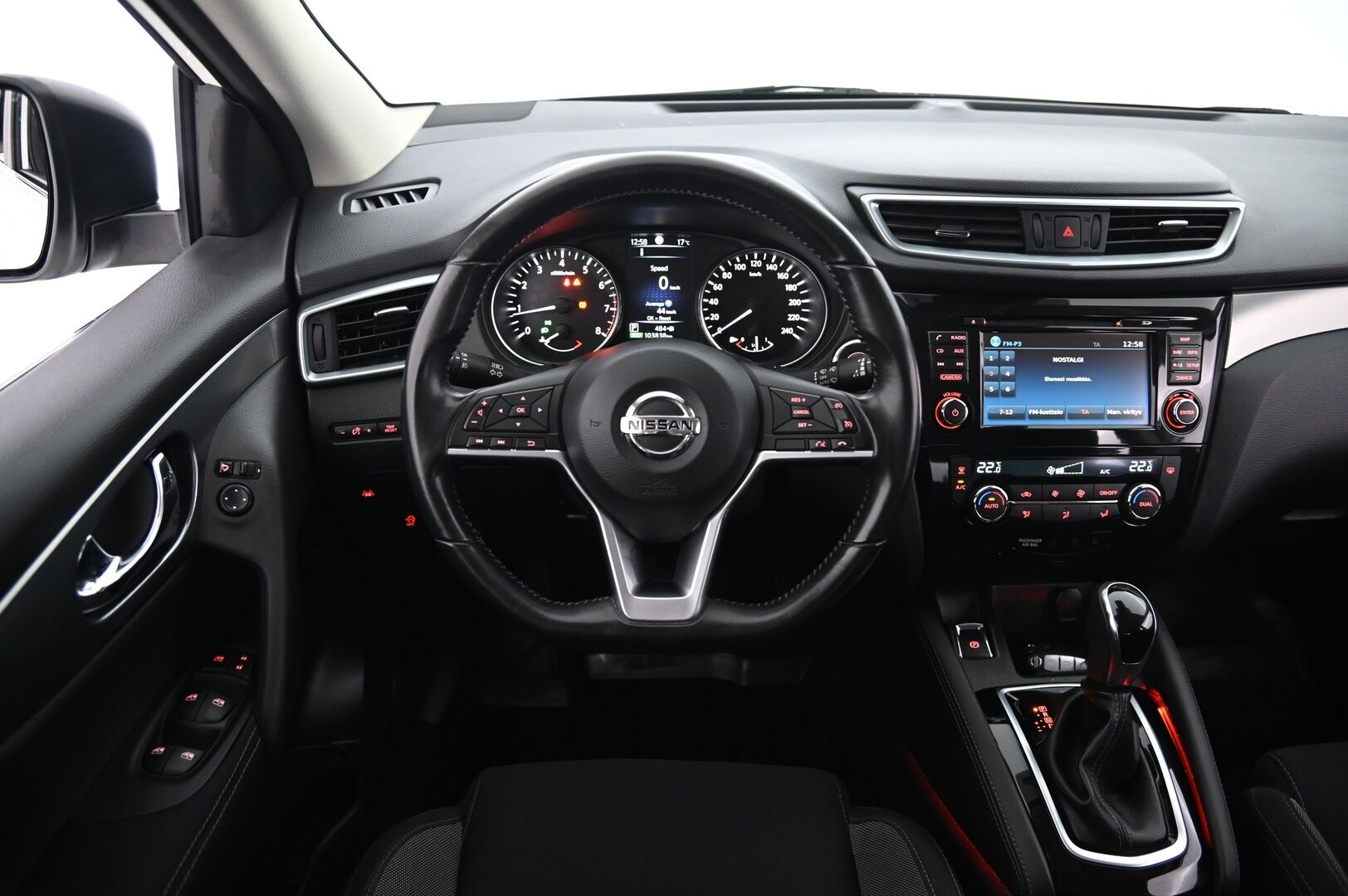 Nissan Qashqai 2018 DIG-T 115 N-Connecta 2WD Xtronic LED PFEB *Myydään Huutokaupat.com* - *Lohko / Navi / Keyless / Koukku / Autom. Ilmastointi / 2x Renkaat ja vanteet*