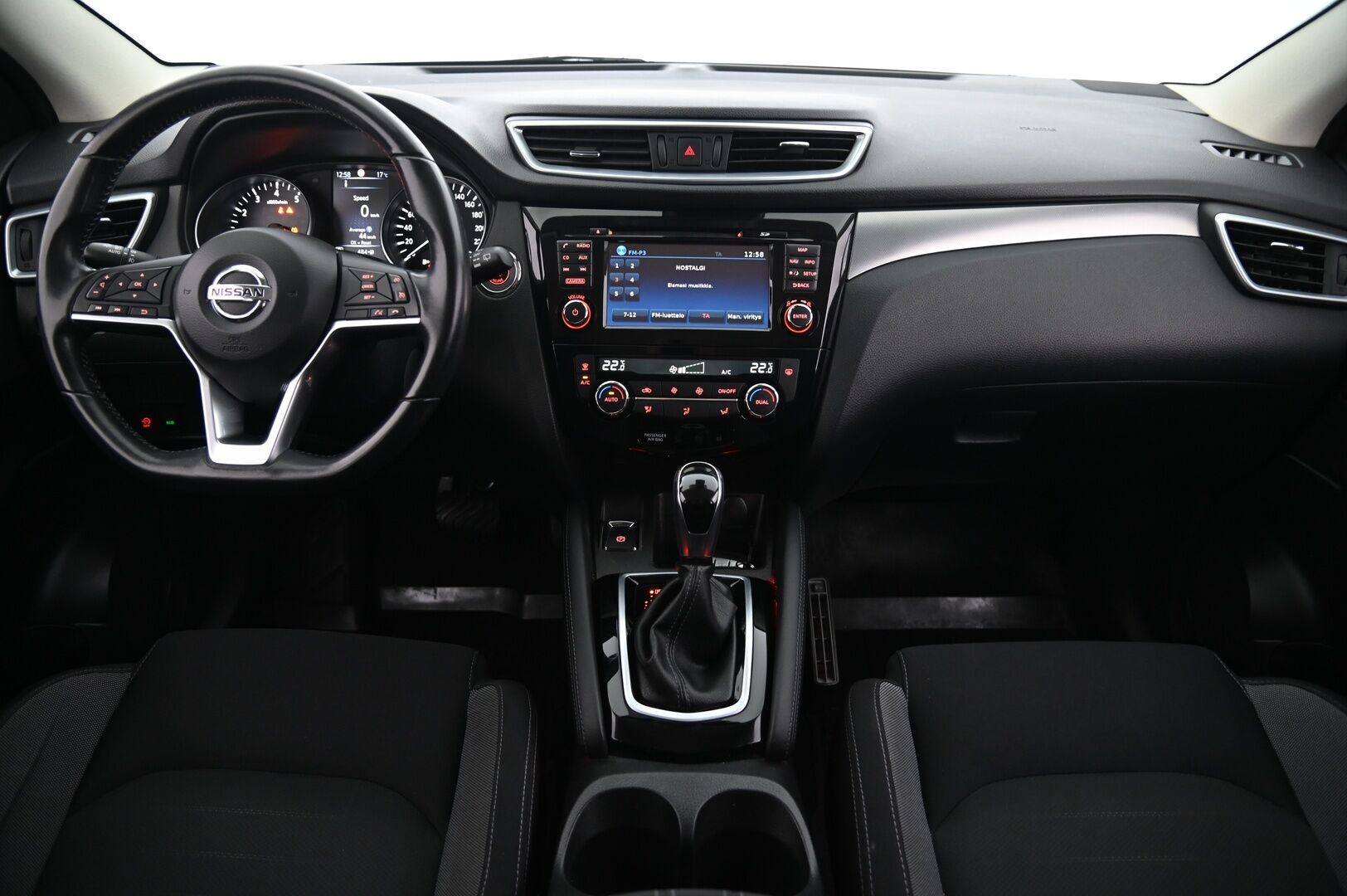 Nissan Qashqai 2018 DIG-T 115 N-Connecta 2WD Xtronic LED PFEB *Myydään Huutokaupat.com* - *Lohko / Navi / Keyless / Koukku / Autom. Ilmastointi / 2x Renkaat ja vanteet*