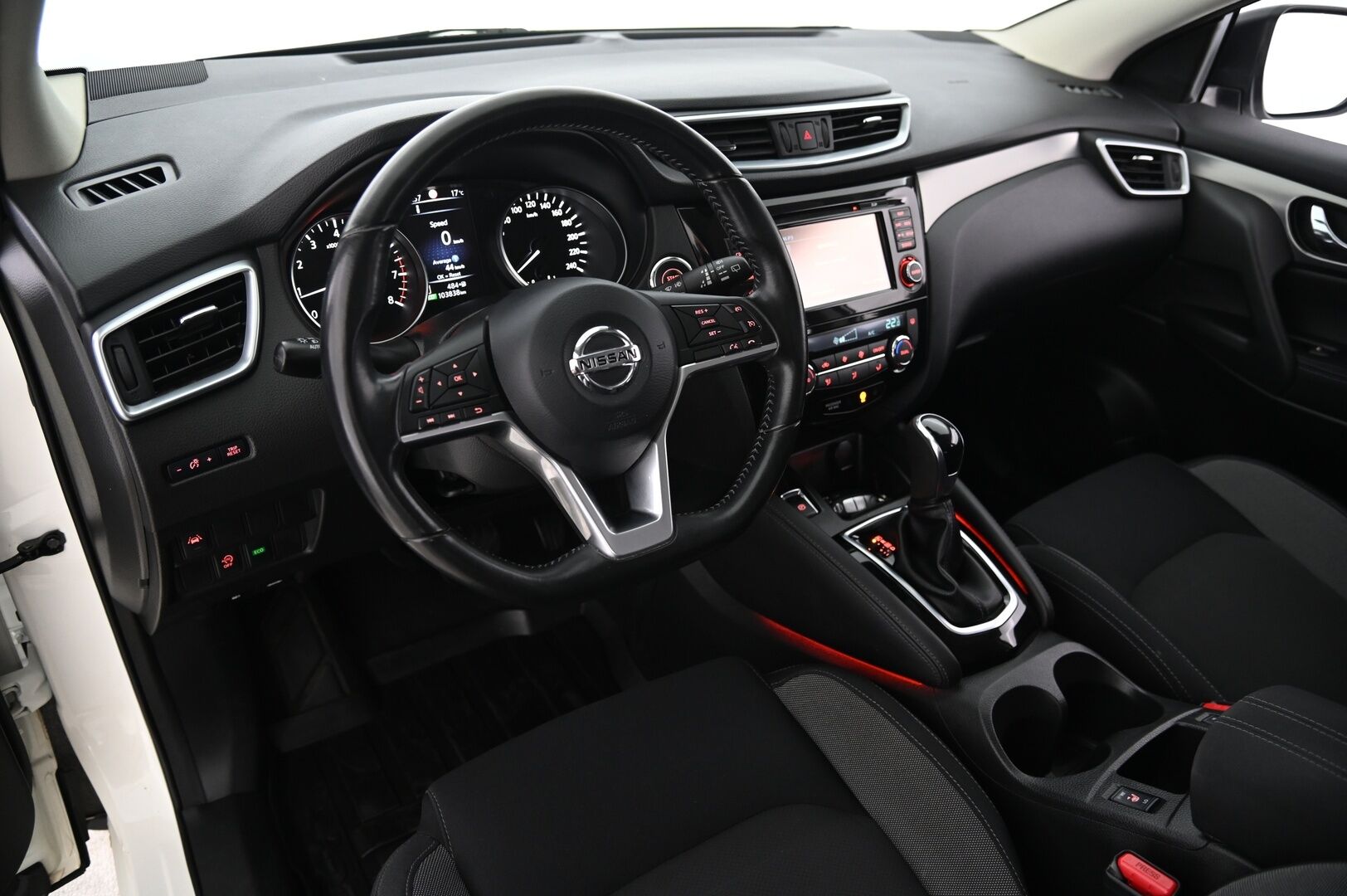 Nissan Qashqai 2018 DIG-T 115 N-Connecta 2WD Xtronic LED PFEB *Myydään Huutokaupat.com* - *Lohko / Navi / Keyless / Koukku / Autom. Ilmastointi / 2x Renkaat ja vanteet*