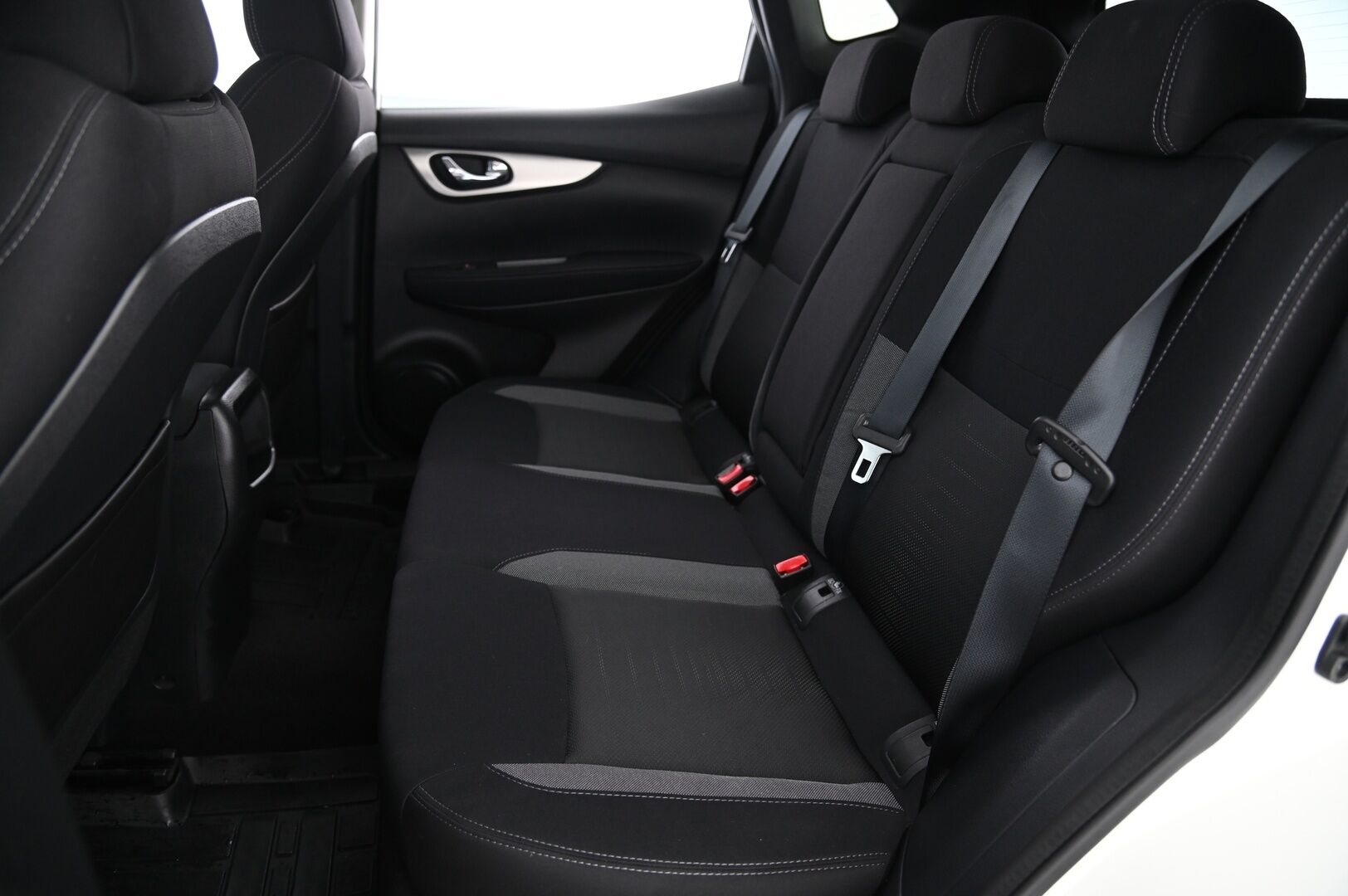 Nissan Qashqai 2018 DIG-T 115 N-Connecta 2WD Xtronic LED PFEB *Myydään Huutokaupat.com* - *Lohko / Navi / Keyless / Koukku / Autom. Ilmastointi / 2x Renkaat ja vanteet*