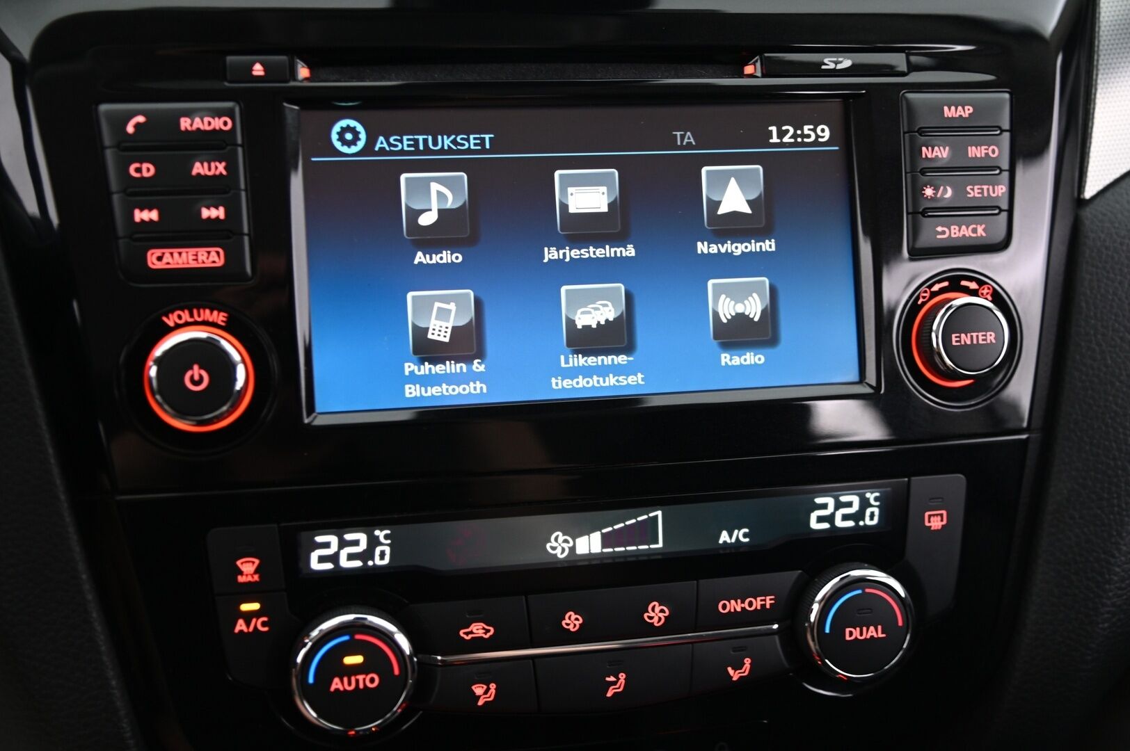 Nissan Qashqai 2018 DIG-T 115 N-Connecta 2WD Xtronic LED PFEB *Myydään Huutokaupat.com* - *Lohko / Navi / Keyless / Koukku / Autom. Ilmastointi / 2x Renkaat ja vanteet*