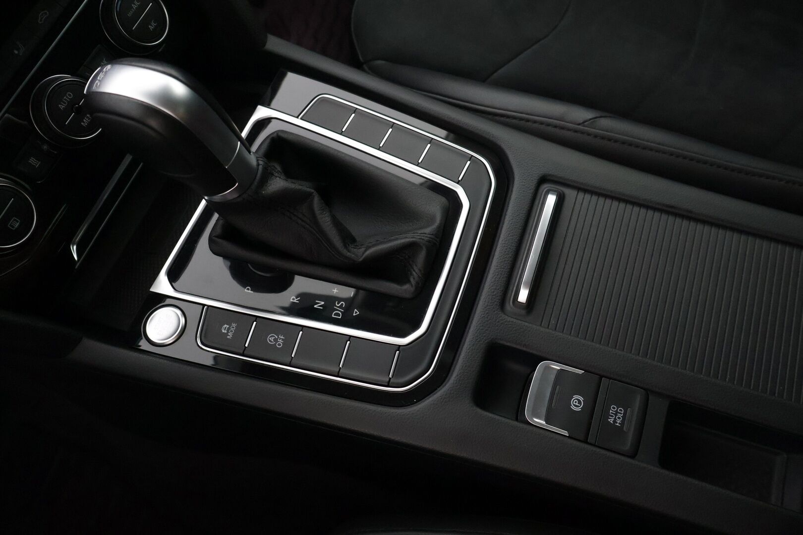 Volkswagen Arteon 2018 Elegance 1,5 TSI EVO 110 kW DSG **Webasto / Koukku / Adapt.Vakkari / Adapt.LED / P.Tutkat / Navi / Kaistavahti** - Suomi-auto / Kahdet Renkaat