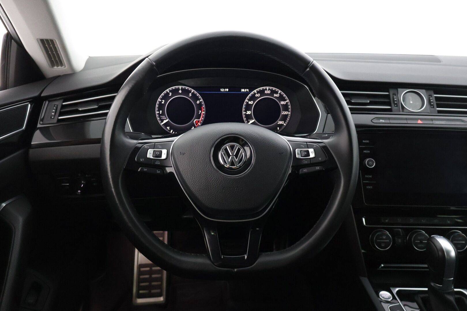 Volkswagen Arteon 2018 Elegance 1,5 TSI EVO 110 kW DSG **Webasto / Koukku / Adapt.Vakkari / Adapt.LED / P.Tutkat / Navi / Kaistavahti** - Suomi-auto / Kahdet Renkaat