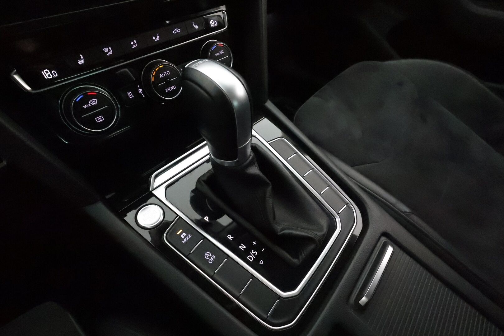 Volkswagen Arteon 2018 Elegance 1,5 TSI EVO 110 kW DSG **Webasto / Koukku / Adapt.Vakkari / Adapt.LED / P.Tutkat / Navi / Kaistavahti** - Suomi-auto / Kahdet Renkaat