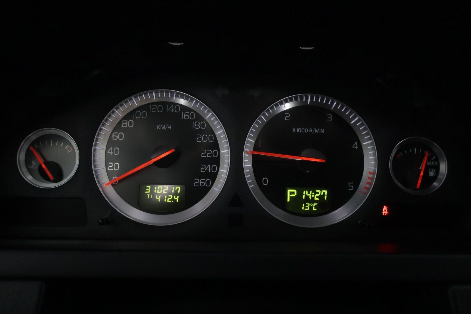 Volvo XC90 2007 D5 AWD AUT 7-paikkainen *Yritys Outlet - Myydään vain yrityksille* / Webasto / Koukku / Navi / Muistipenkki / Kattoluukku / - Juuri saapunut D5 runsaalla huoltohistorialla / Webasto