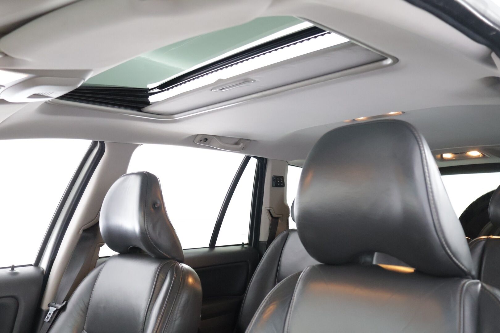 Volvo XC90 2007 D5 AWD AUT 7-paikkainen *Yritys Outlet - Myydään vain yrityksille* / Webasto / Koukku / Navi / Muistipenkki / Kattoluukku / - Juuri saapunut D5 runsaalla huoltohistorialla / Webasto