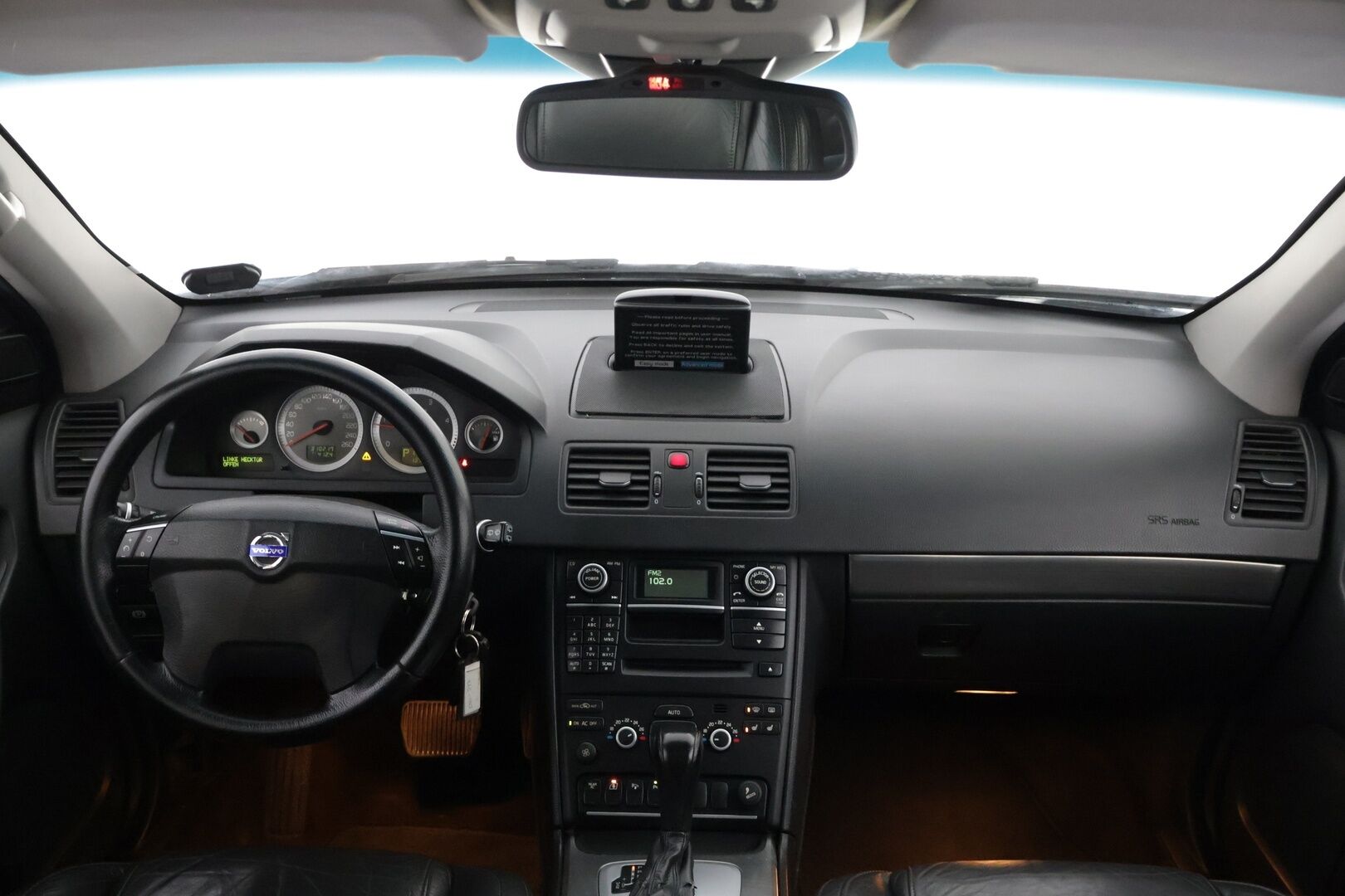 Volvo XC90 2007 D5 AWD AUT 7-paikkainen *Yritys Outlet - Myydään vain yrityksille* / Webasto / Koukku / Navi / Muistipenkki / Kattoluukku / - Juuri saapunut D5 runsaalla huoltohistorialla / Webasto