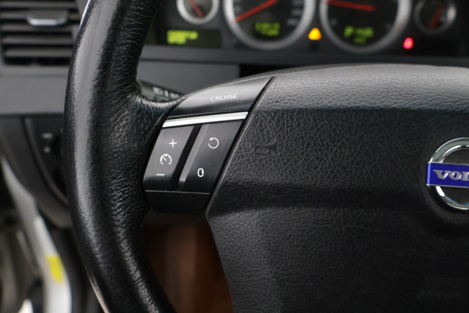 Volvo XC90 2007 D5 AWD AUT 7-paikkainen *Yritys Outlet - Myydään vain yrityksille* / Webasto / Koukku / Navi / Muistipenkki / Kattoluukku / - Juuri saapunut D5 runsaalla huoltohistorialla / Webasto