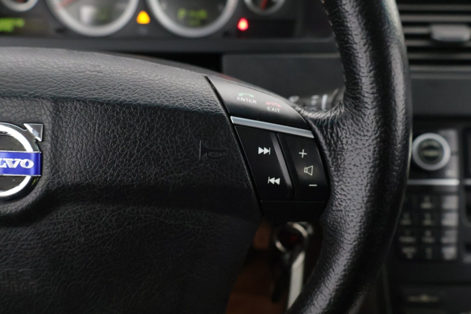 Volvo XC90 2007 D5 AWD AUT 7-paikkainen *Yritys Outlet - Myydään vain yrityksille* / Webasto / Koukku / Navi / Muistipenkki / Kattoluukku / - Juuri saapunut D5 runsaalla huoltohistorialla / Webasto