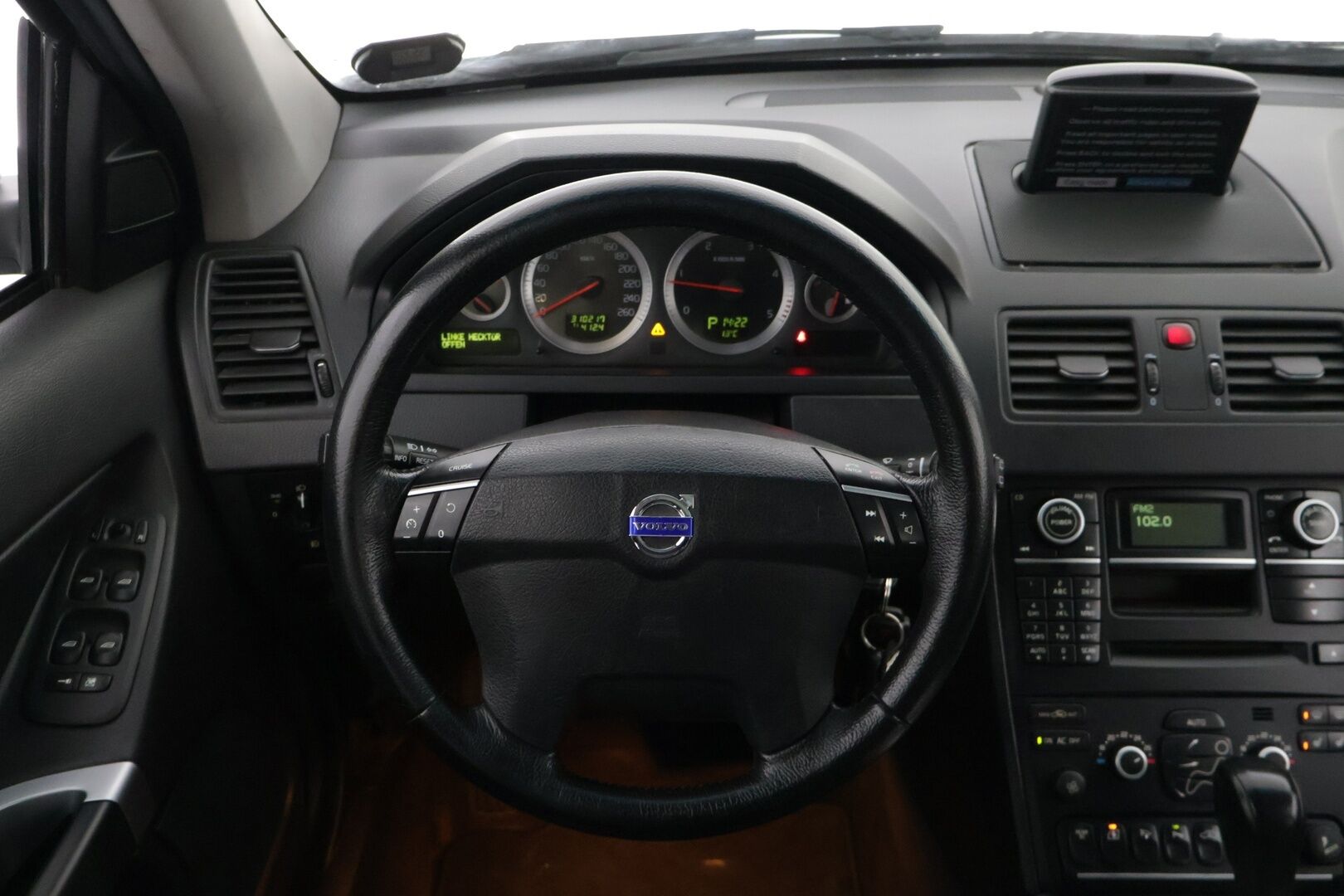 Volvo XC90 2007 D5 AWD AUT 7-paikkainen *Yritys Outlet - Myydään vain yrityksille* / Webasto / Koukku / Navi / Muistipenkki / Kattoluukku / - Juuri saapunut D5 runsaalla huoltohistorialla / Webasto