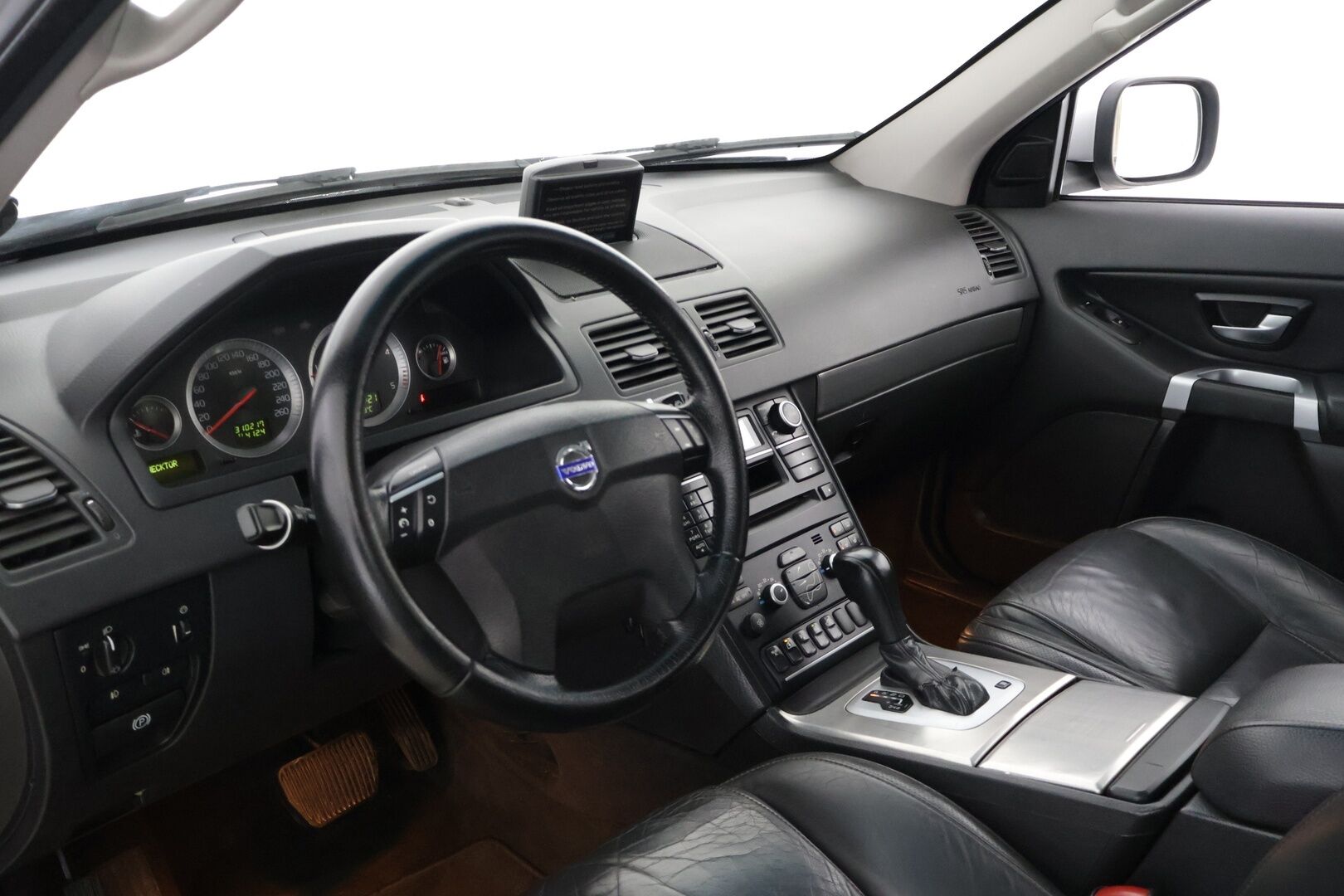 Volvo XC90 2007 D5 AWD AUT 7-paikkainen *Yritys Outlet - Myydään vain yrityksille* / Webasto / Koukku / Navi / Muistipenkki / Kattoluukku / - Juuri saapunut D5 runsaalla huoltohistorialla / Webasto