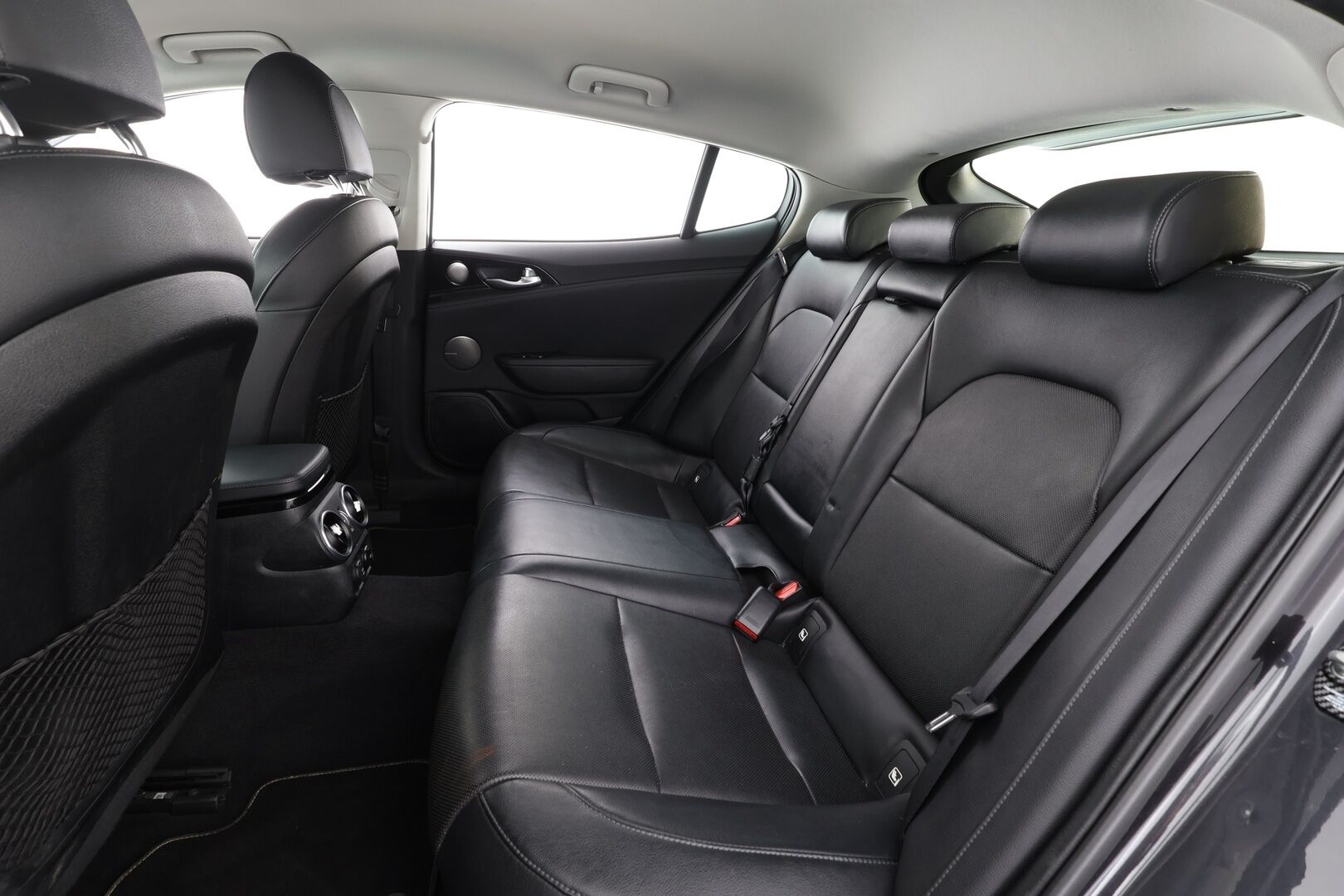 Kia Stinger 2018 2,0 T-GDI RWD Business Premium A/T * ACC / HUD / H&K / Ilmastoidut nahat / LED / Koukku / Lohko / P.kamera / Keyless * - Suomi-auto / Kahdet renkaat aluvanteilla