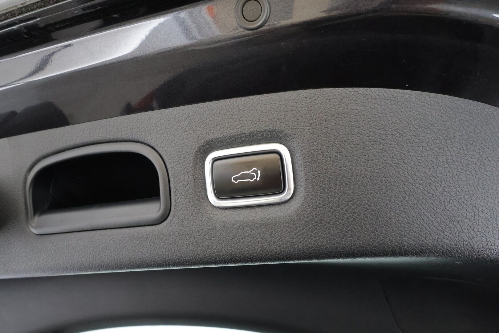 Kia Stinger 2018 2,0 T-GDI RWD Business Premium A/T * ACC / HUD / H&K / Ilmastoidut nahat / LED / Koukku / Lohko / P.kamera / Keyless * - Suomi-auto / Kahdet renkaat aluvanteilla