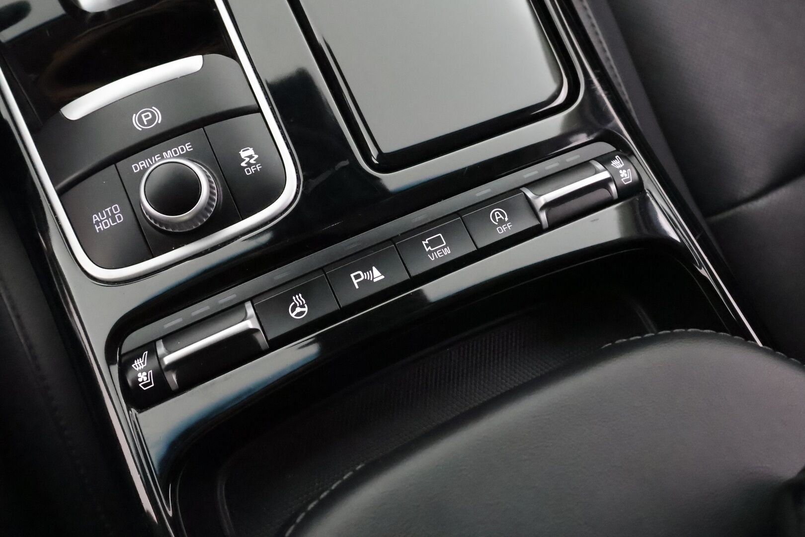 Kia Stinger 2018 2,0 T-GDI RWD Business Premium A/T * ACC / HUD / H&K / Ilmastoidut nahat / LED / Koukku / Lohko / P.kamera / Keyless * - Suomi-auto / Kahdet renkaat aluvanteilla