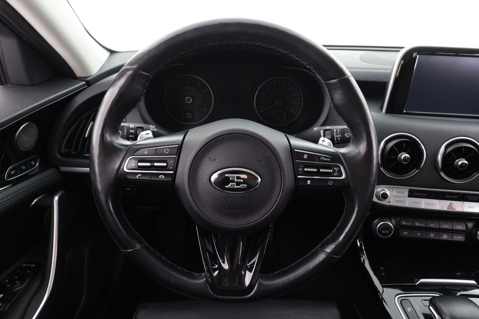 Kia Stinger 2018 2,0 T-GDI RWD Business Premium A/T * ACC / HUD / H&K / Ilmastoidut nahat / LED / Koukku / Lohko / P.kamera / Keyless * - Suomi-auto / Kahdet renkaat aluvanteilla
