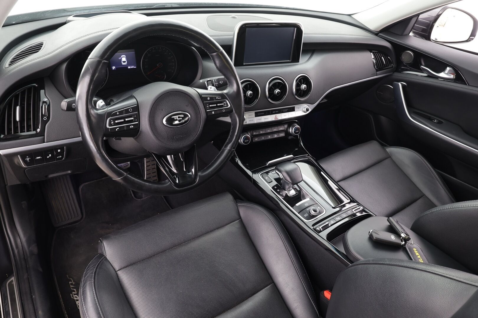 Kia Stinger 2018 2,0 T-GDI RWD Business Premium A/T * ACC / HUD / H&K / Ilmastoidut nahat / LED / Koukku / Lohko / P.kamera / Keyless * - Suomi-auto / Kahdet renkaat aluvanteilla
