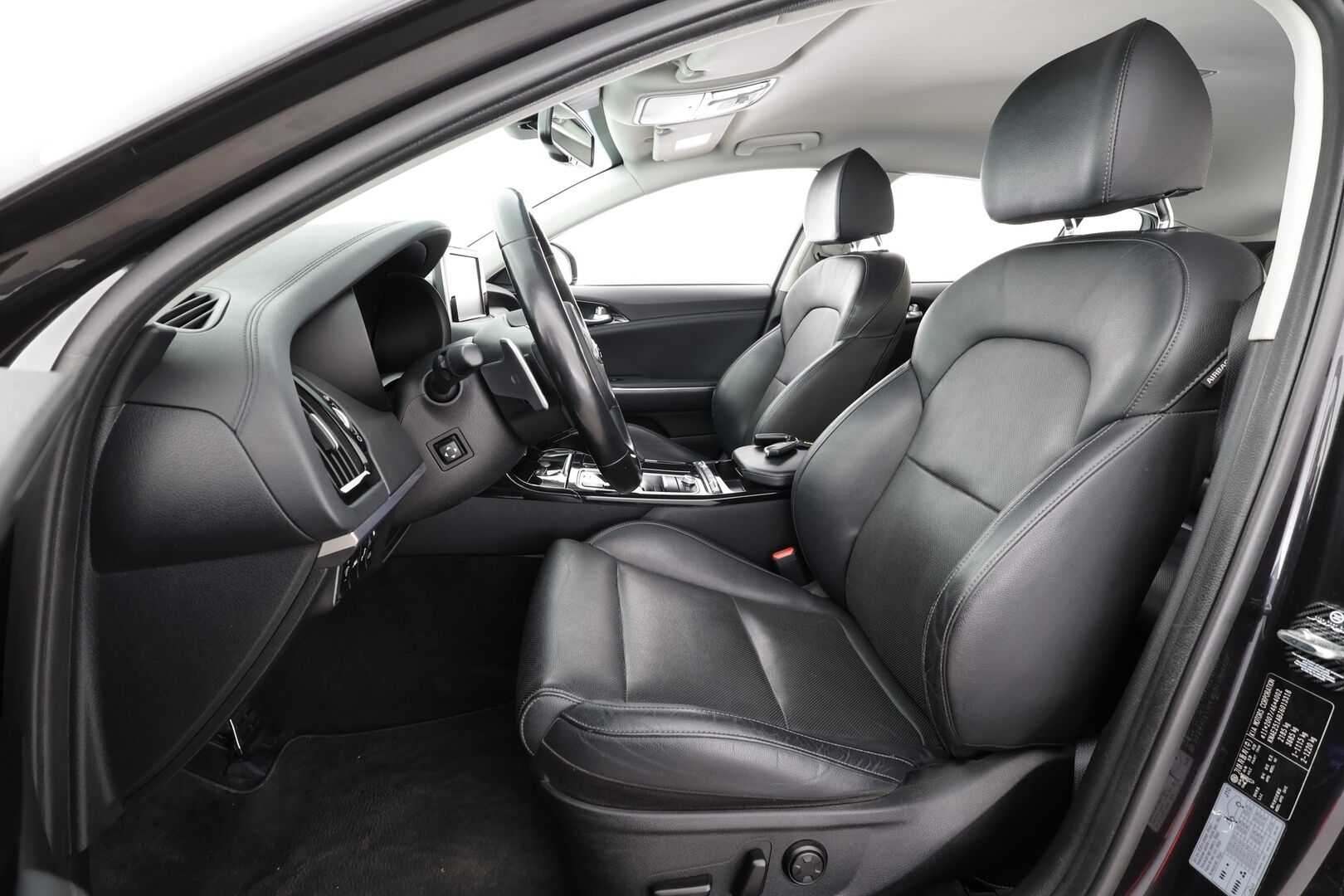 Kia Stinger 2018 2,0 T-GDI RWD Business Premium A/T * ACC / HUD / H&K / Ilmastoidut nahat / LED / Koukku / Lohko / P.kamera / Keyless * - Suomi-auto / Kahdet renkaat aluvanteilla