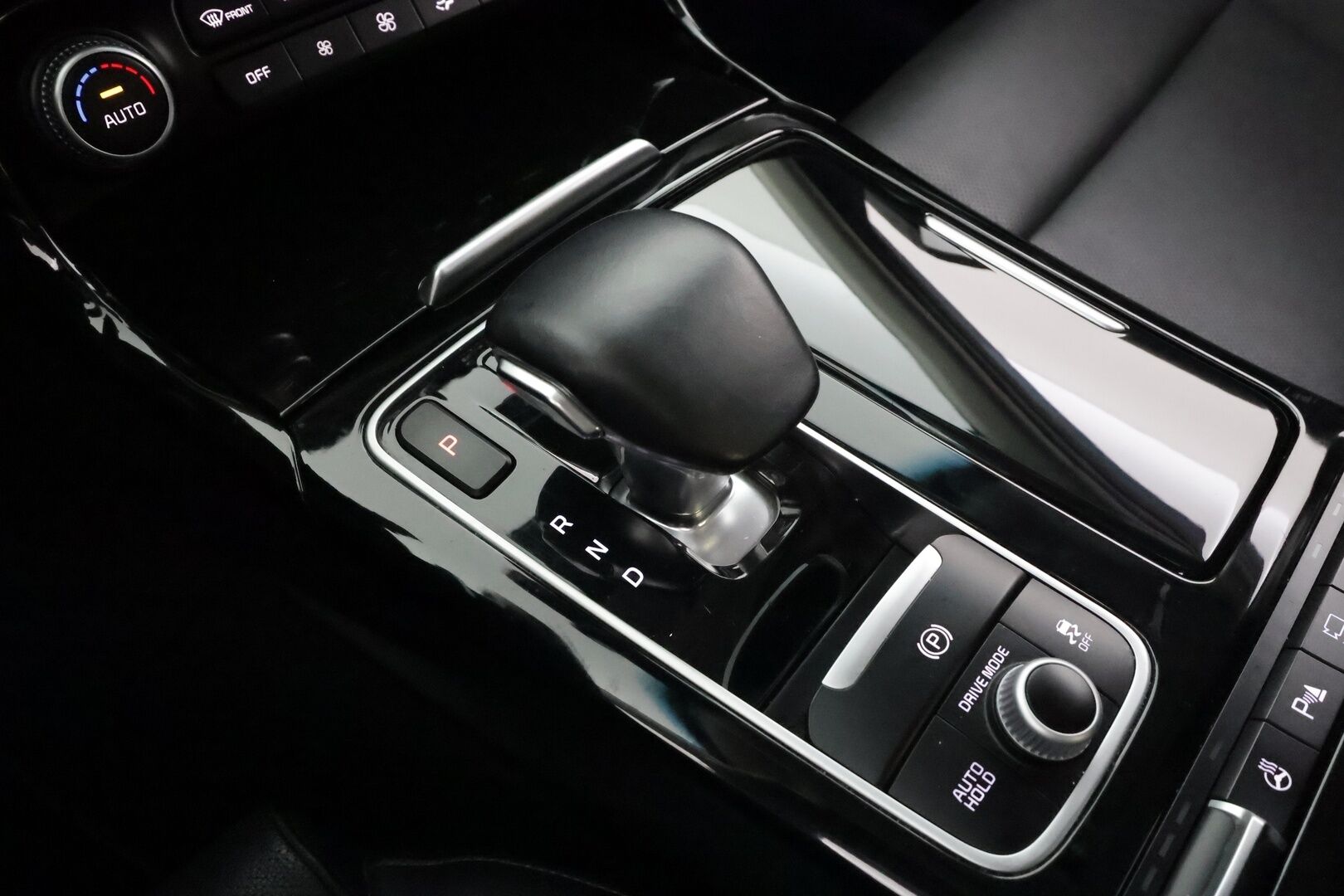 Kia Stinger 2018 2,0 T-GDI RWD Business Premium A/T * ACC / HUD / H&K / Ilmastoidut nahat / LED / Koukku / Lohko / P.kamera / Keyless * - Suomi-auto / Kahdet renkaat aluvanteilla