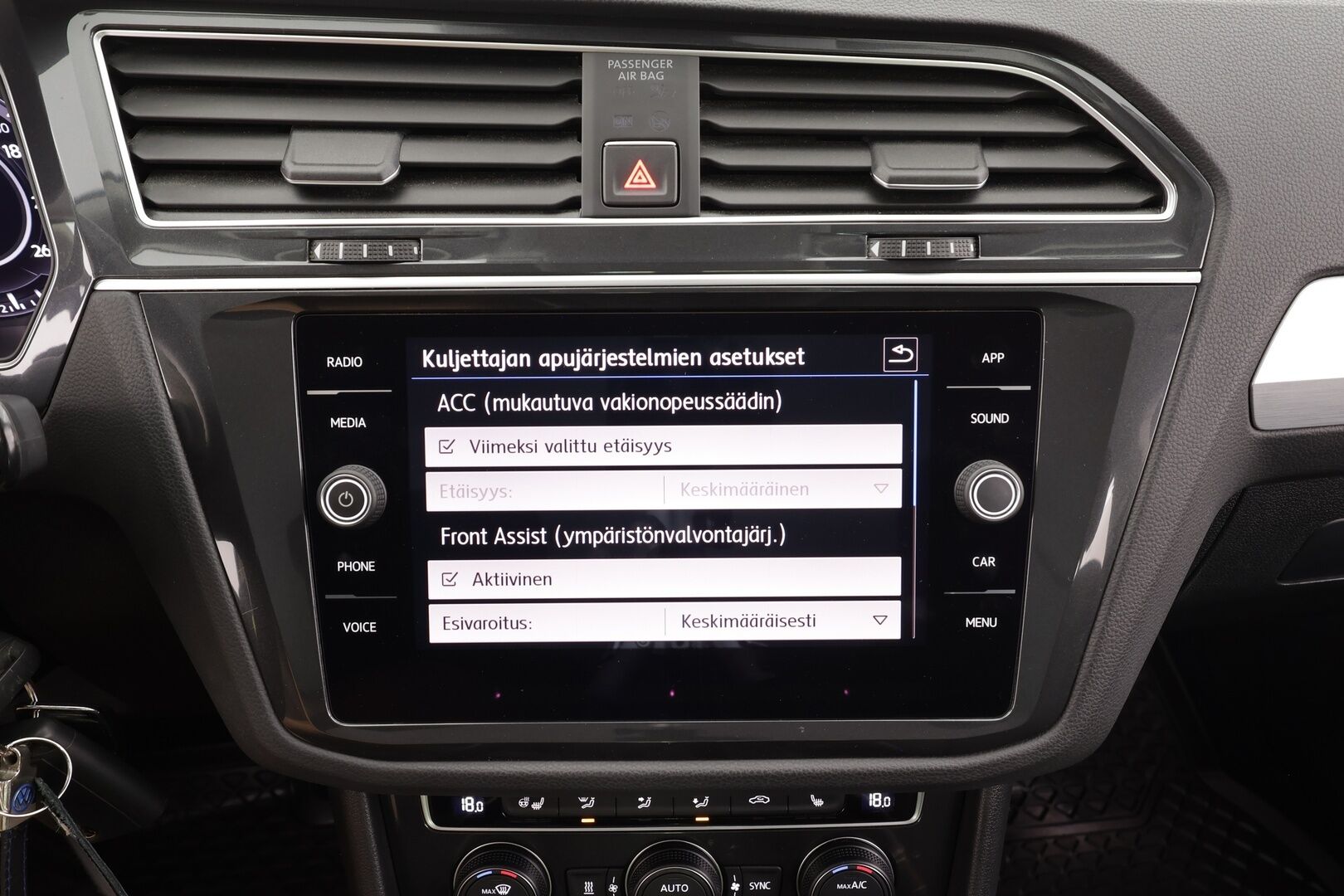 Volkswagen Tiguan 2018 Comfortline 1,4 TSI 110 kW (150 hv) 4MOTION DSG-automaatti - | ACC | Webasto | Koukku | LED | P.tutkat | Hierovat Penkit | Ratinlämmitys | Digimittaristo | Apple&Android | Suomi-auto | Kahdet Renkaat | Merkkihuollettu |