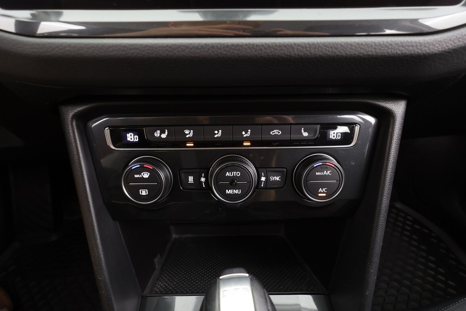 Volkswagen Tiguan 2018 Comfortline 1,4 TSI 110 kW (150 hv) 4MOTION DSG-automaatti - | ACC | Webasto | Koukku | LED | P.tutkat | Hierovat Penkit | Ratinlämmitys | Digimittaristo | Apple&Android | Suomi-auto | Kahdet Renkaat | Merkkihuollettu |