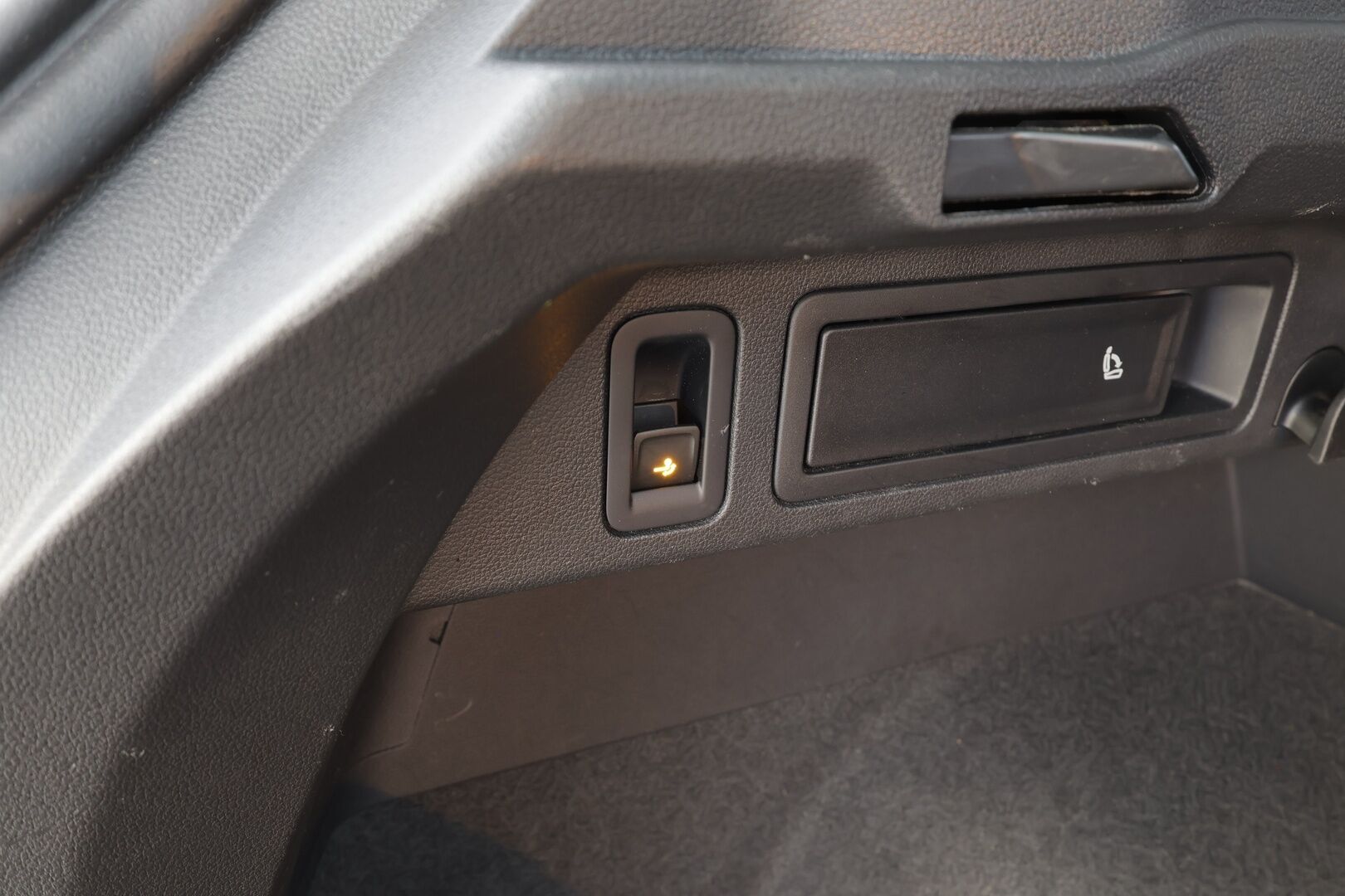 Volkswagen Tiguan 2018 Comfortline 1,4 TSI 110 kW (150 hv) 4MOTION DSG-automaatti - | ACC | Webasto | Koukku | LED | P.tutkat | Hierovat Penkit | Ratinlämmitys | Digimittaristo | Apple&Android | Suomi-auto | Kahdet Renkaat | Merkkihuollettu |